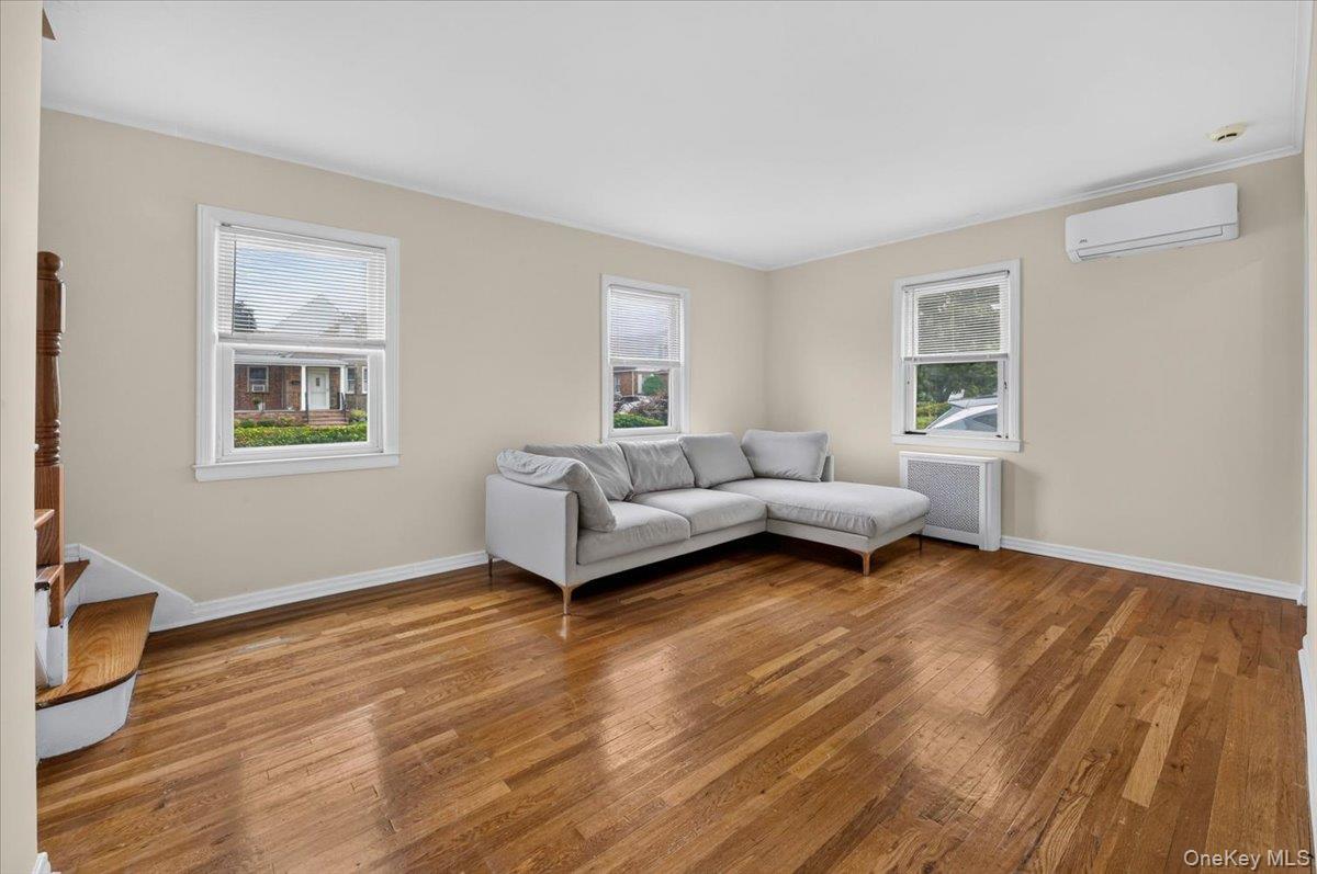 14 Ivy Place, Valley Stream NY 11581