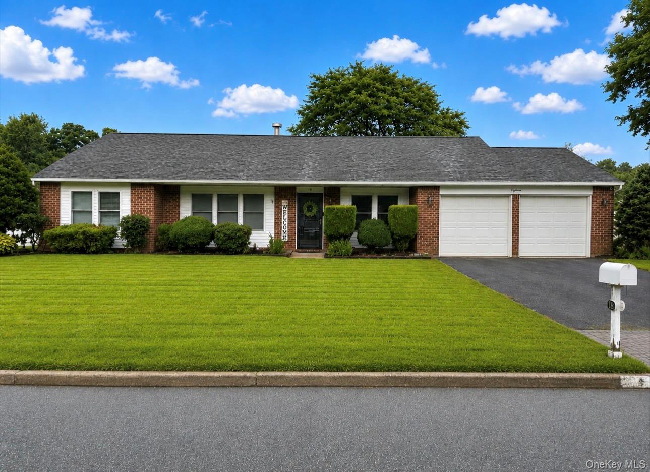 18 Glen Summer Road, Holbrook NY 11741