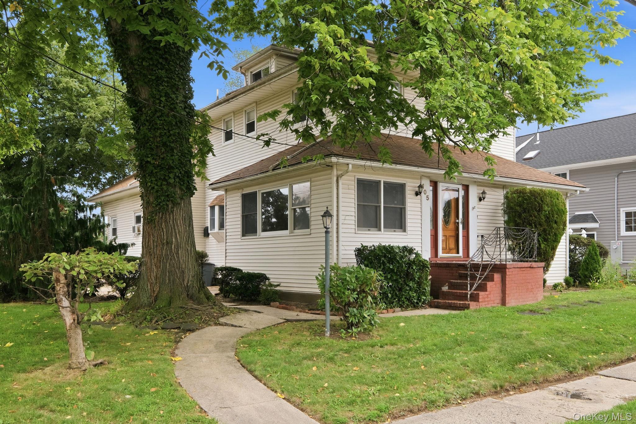 105 N Corona Avenue, Valley Stream NY 11580