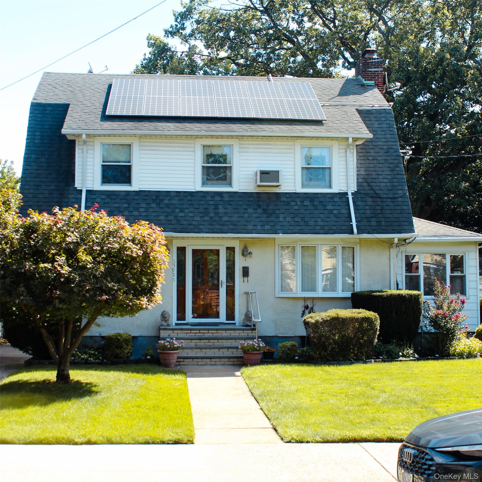 13927 225th Street, Laurelton NY 11413
