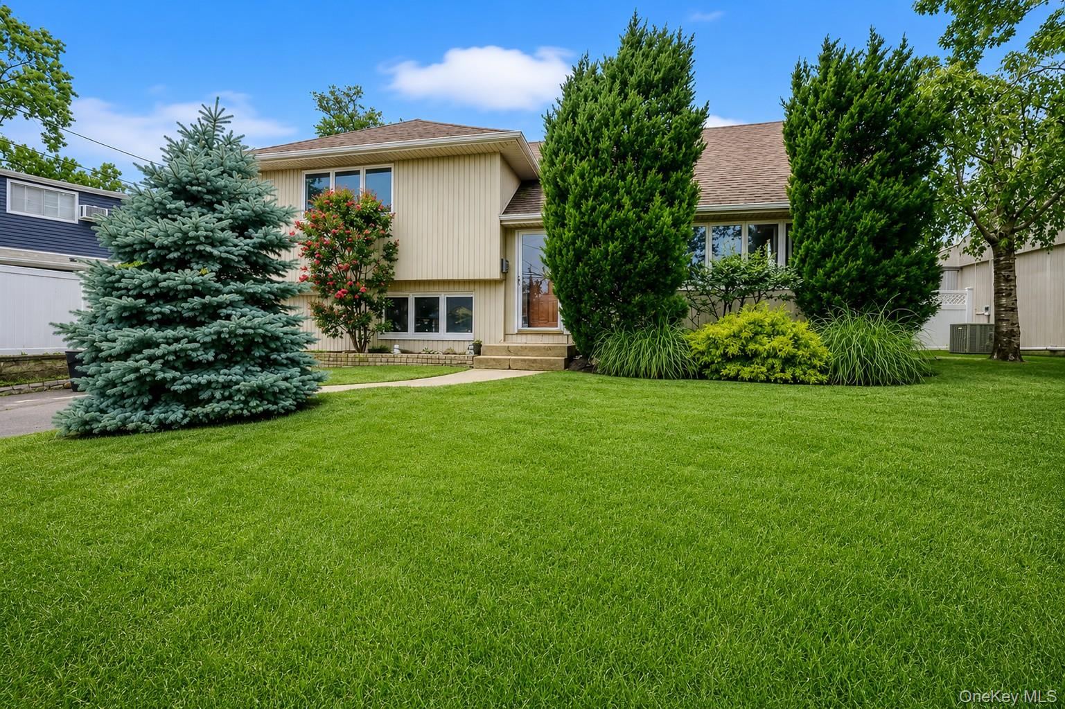 312 W Waukena Avenue, Oceanside NY 11572