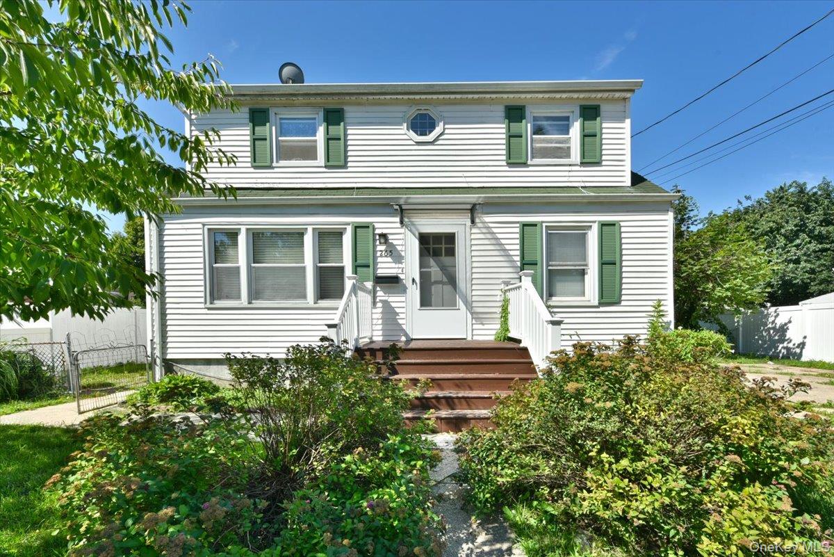 265 S Delaware Avenue, Lindenhurst NY 11757