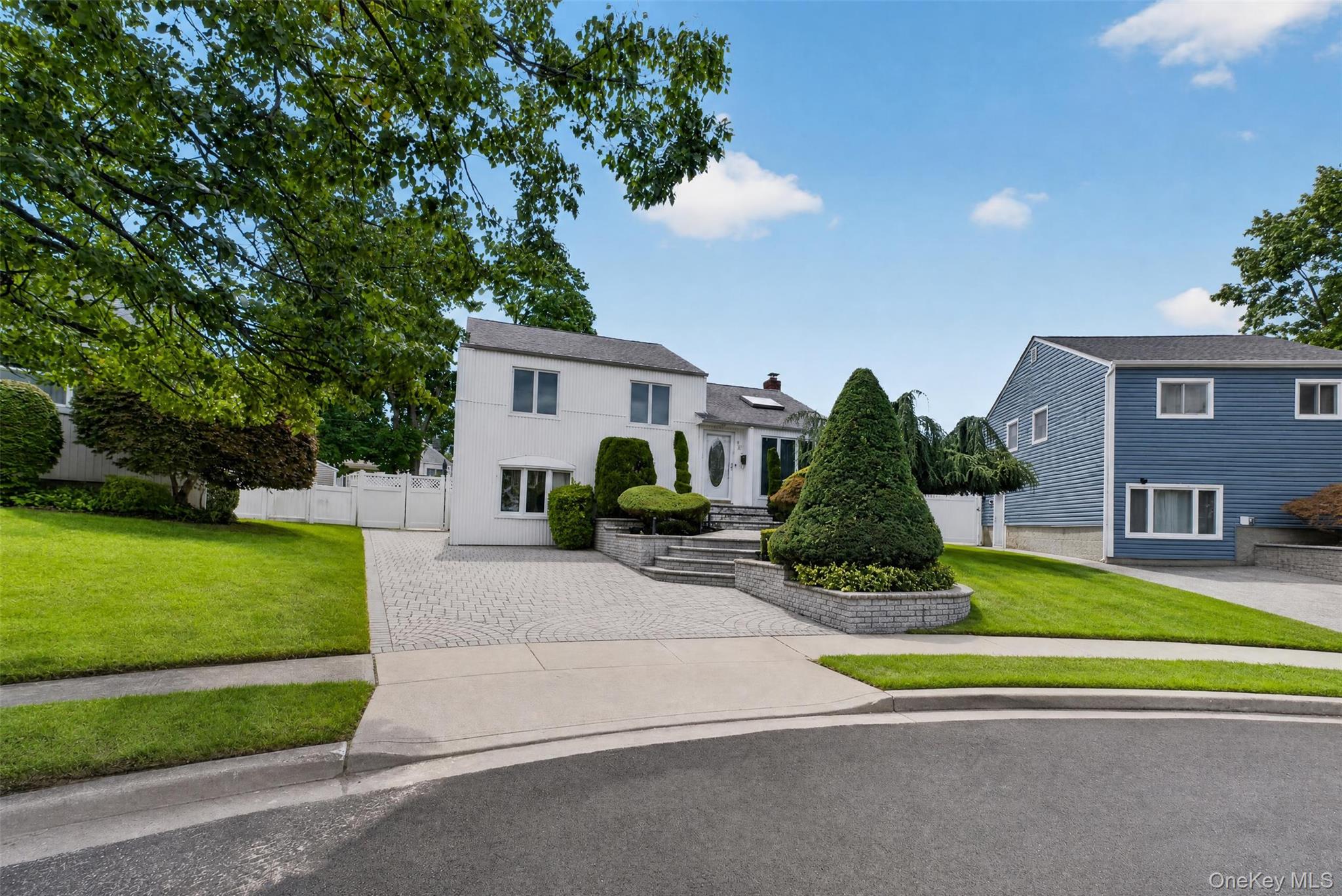 68 Briarwood Lane, Plainview NY 11803
