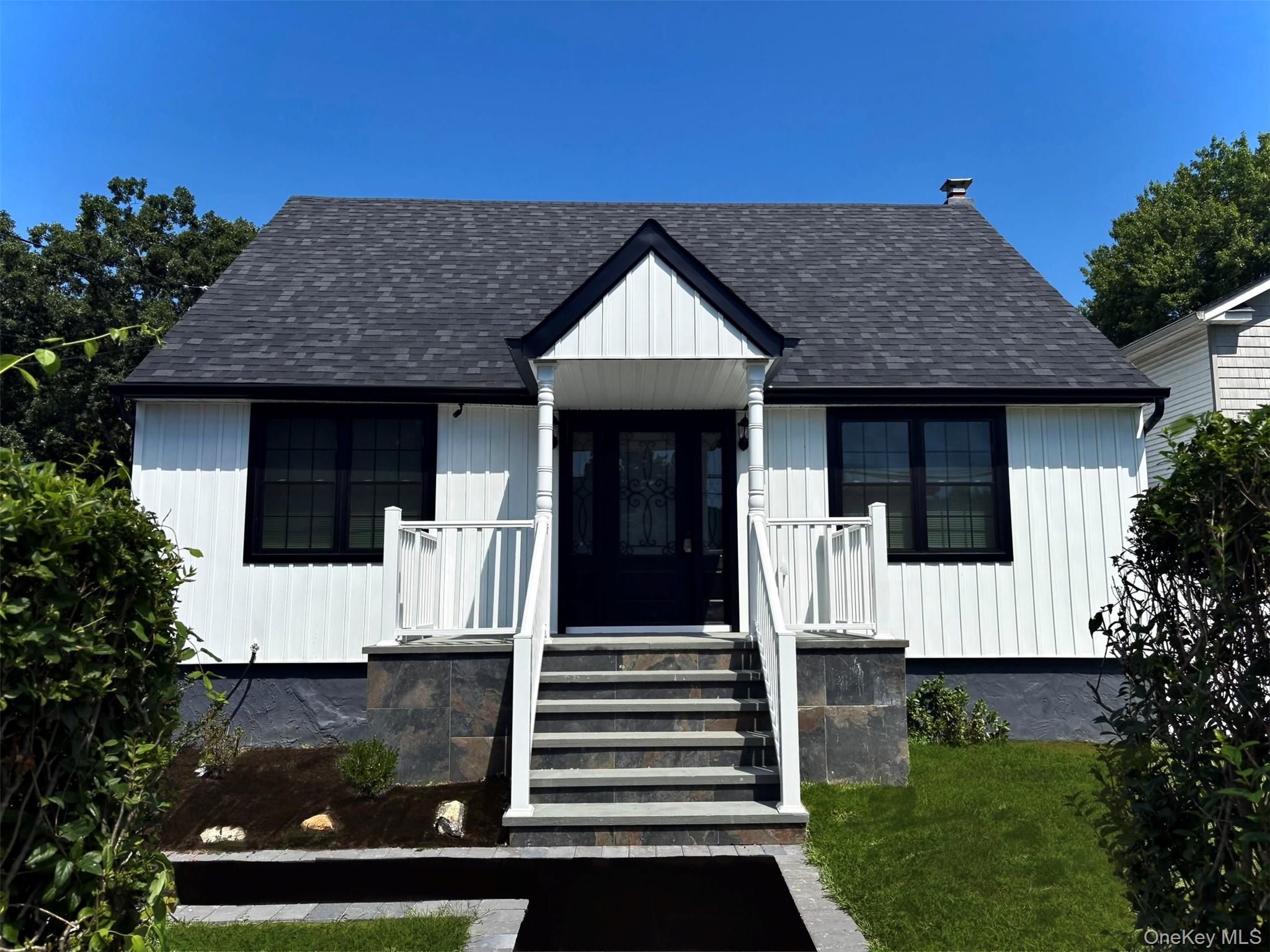 7 E Lakeland Street, Bay Shore NY 11706
