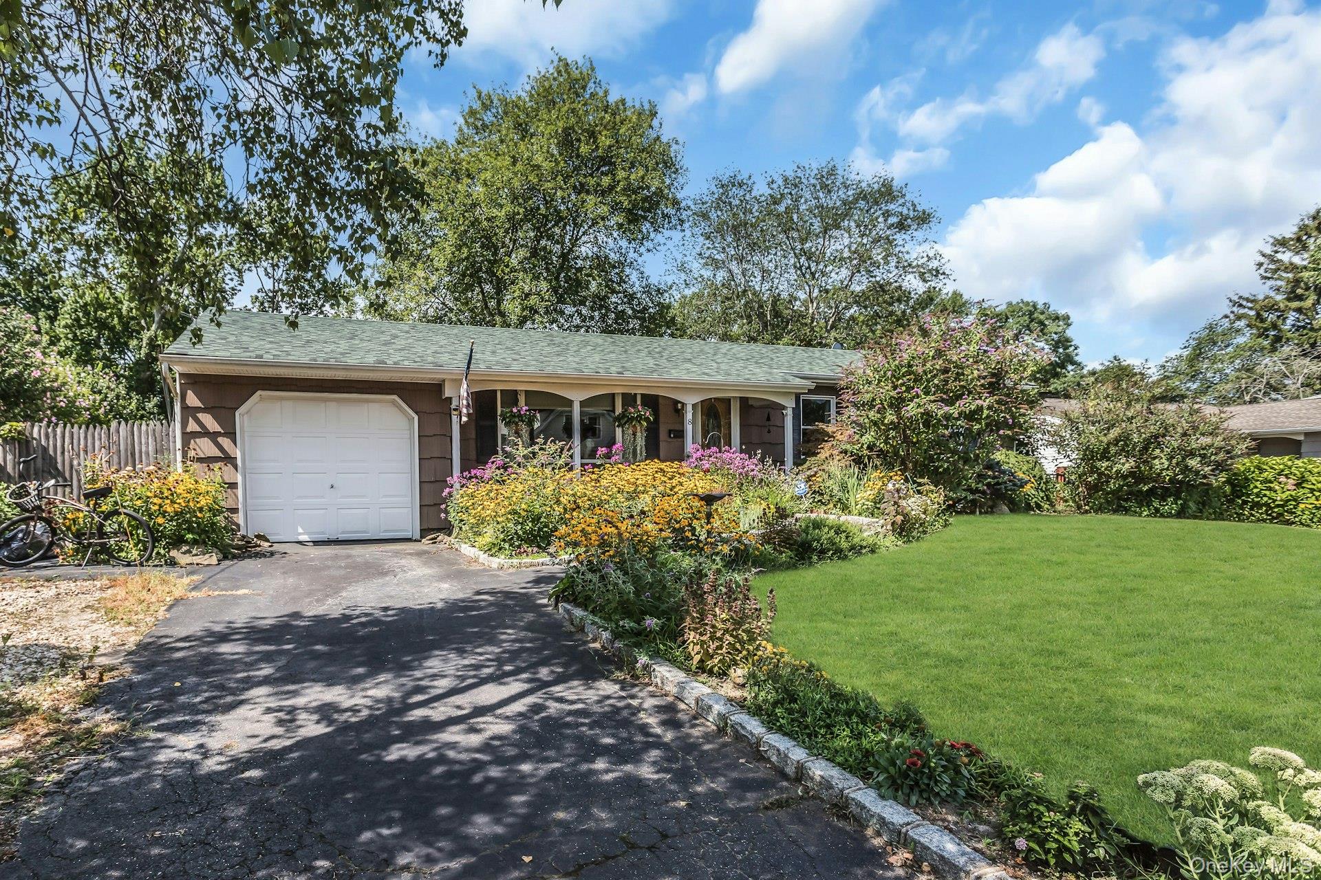 8 Baymens Court, Sayville NY 11782