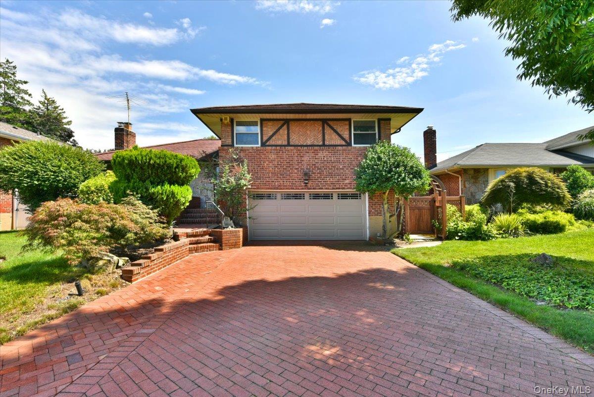 12 Leonard Road, Syosset NY 11791