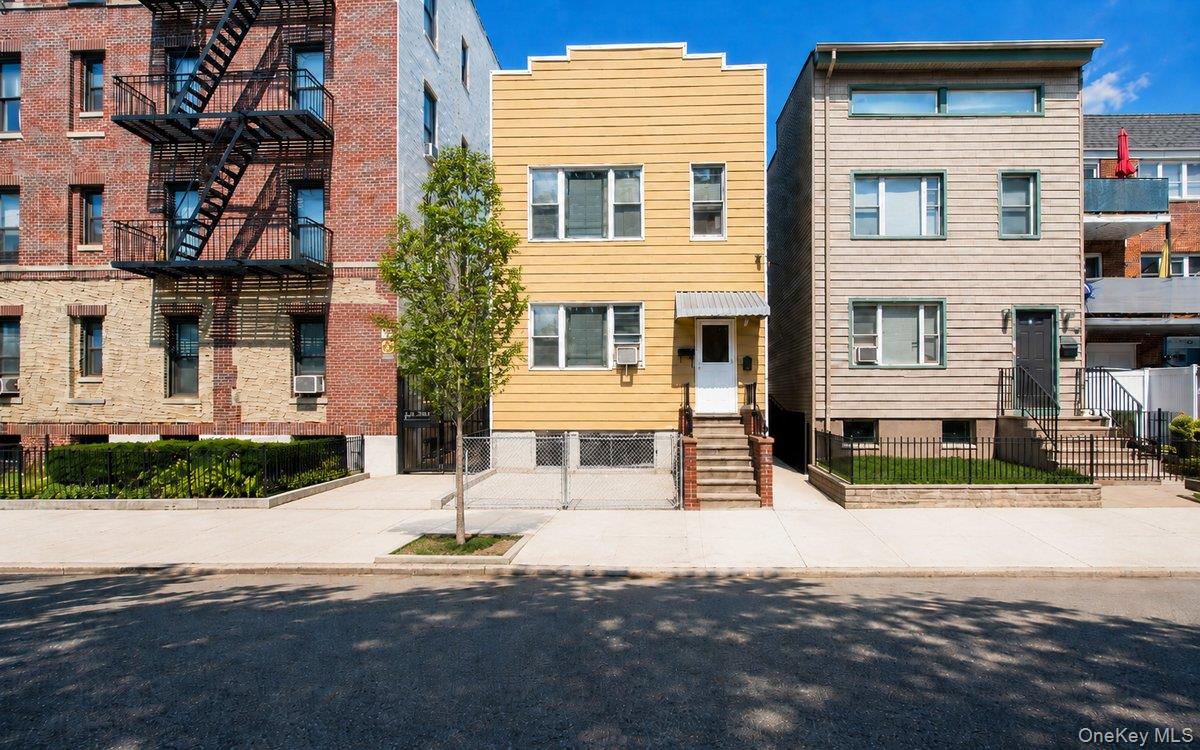 2909 23rd Road, Astoria NY 11105