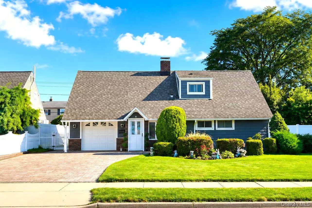 31 Sunrise Lane, Levittown NY 11756