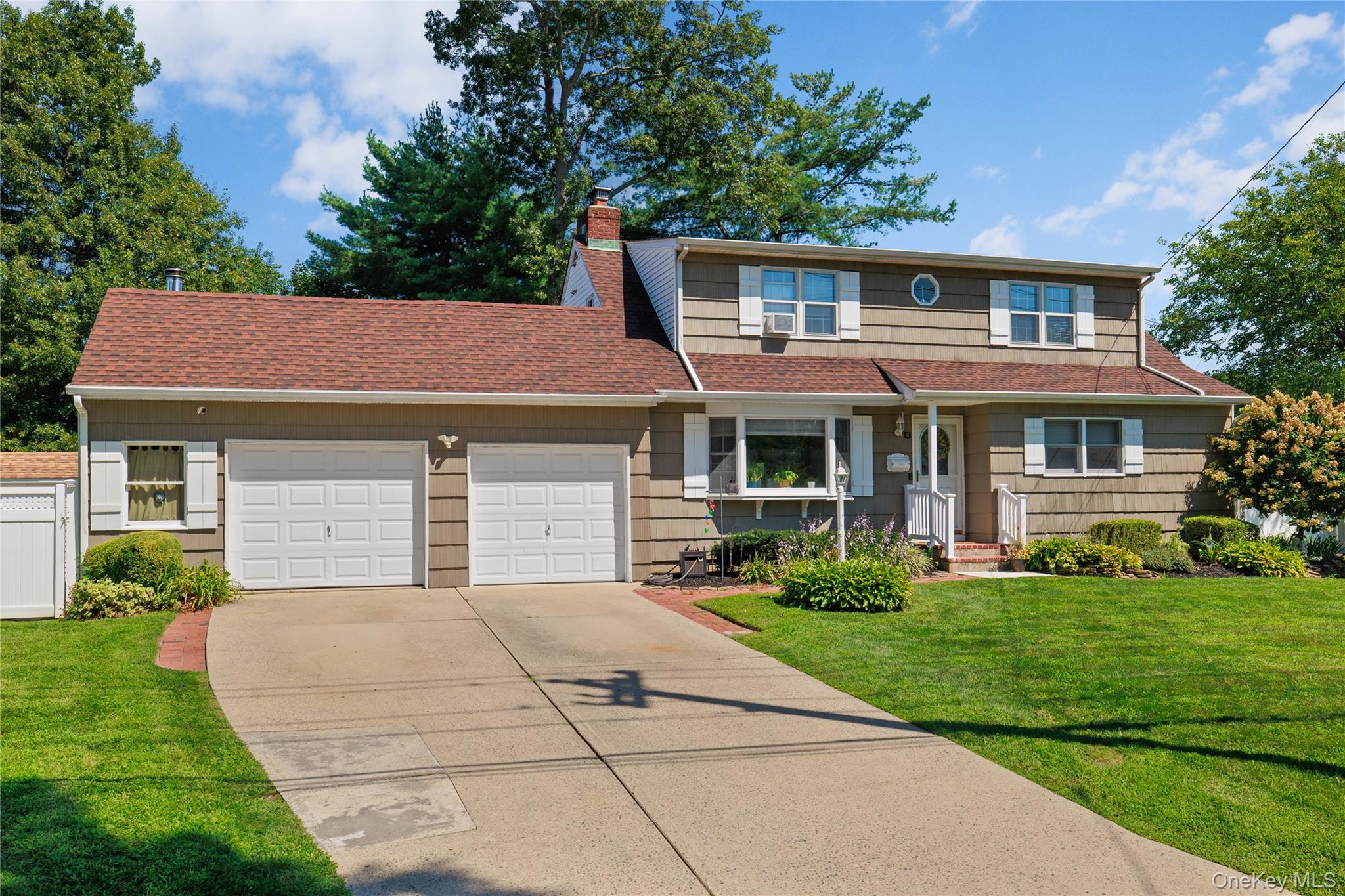 13 Westwood Drive, North Babylon NY 11703
