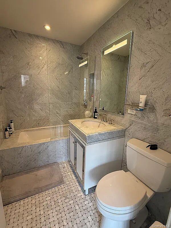 225 E 19th Street Unit 802, Manhattan NY 10003