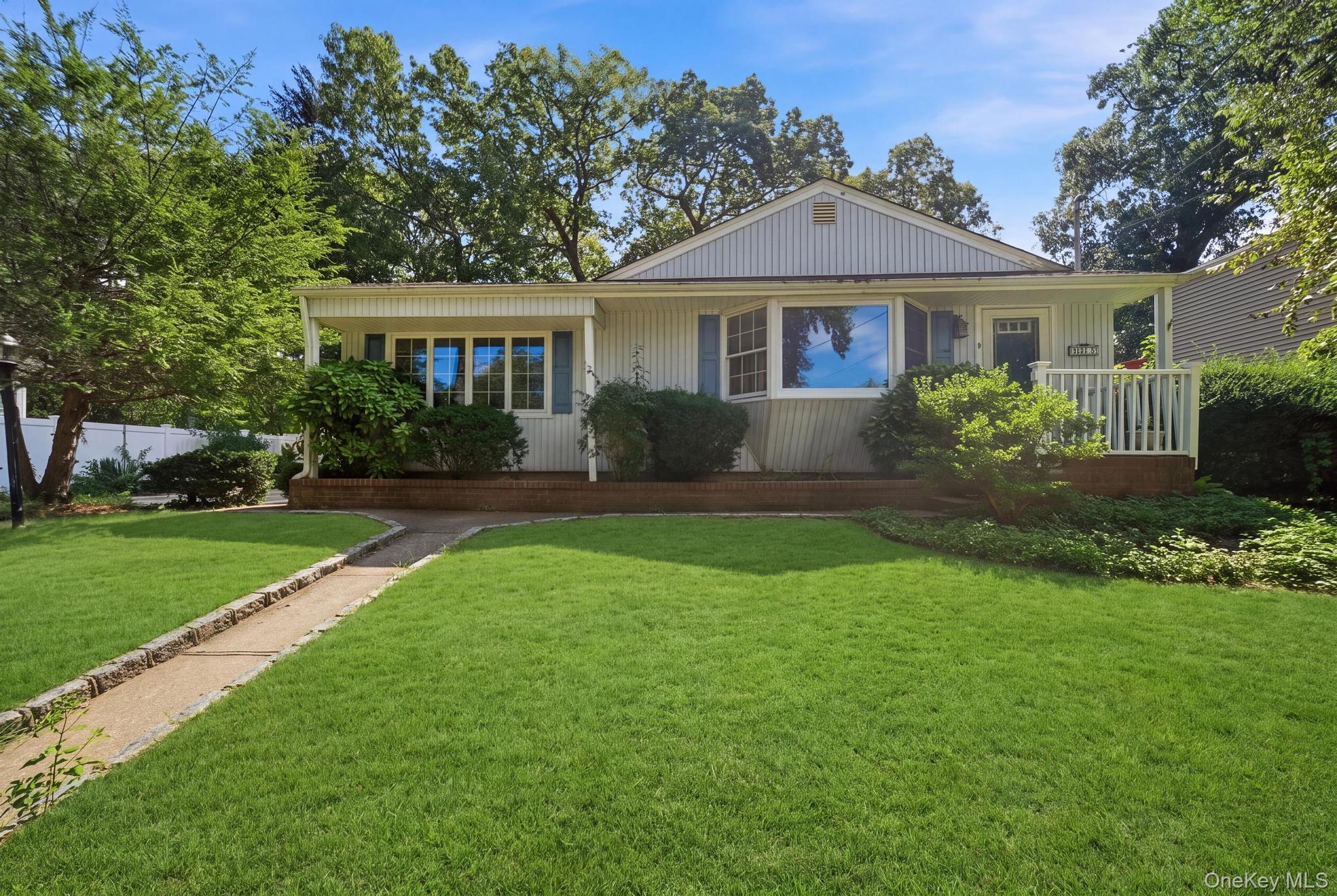 8 Dee, Huntington Station NY 11746