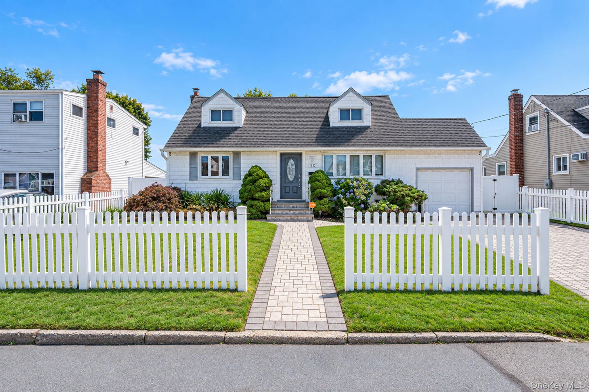 1032 N Hamilton Avenue, Lindenhurst NY 11757