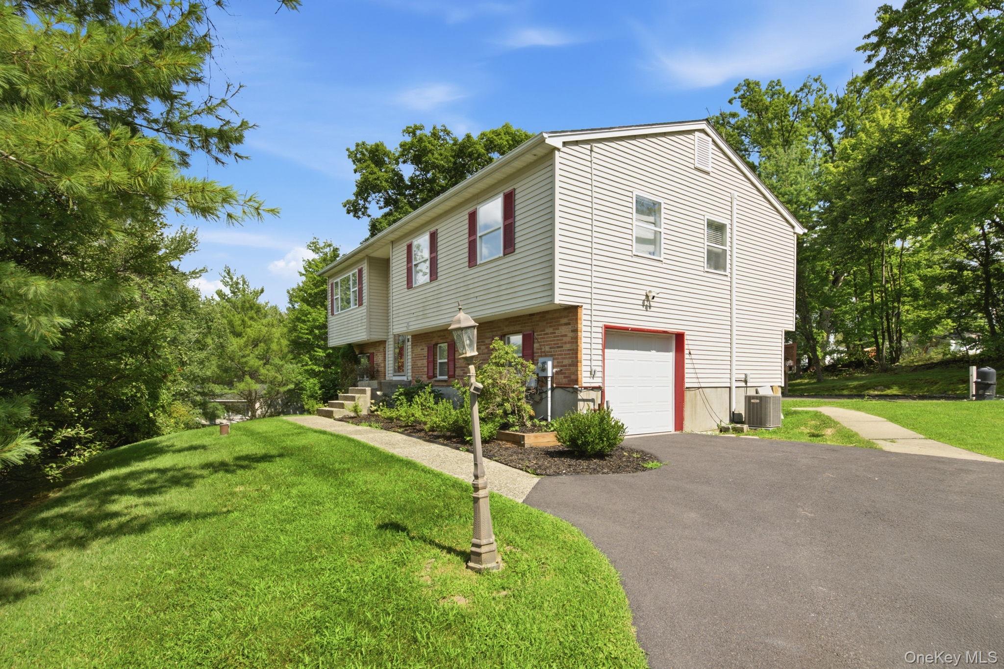 17 Old Hemlock Drive, New Windsor NY 12553