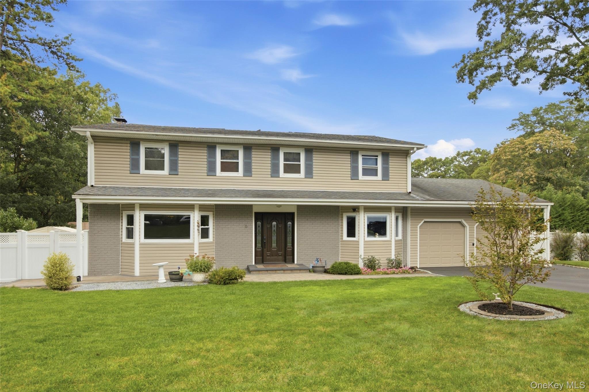 6 Stuyvesant Circle W, East Setauket NY 11733
