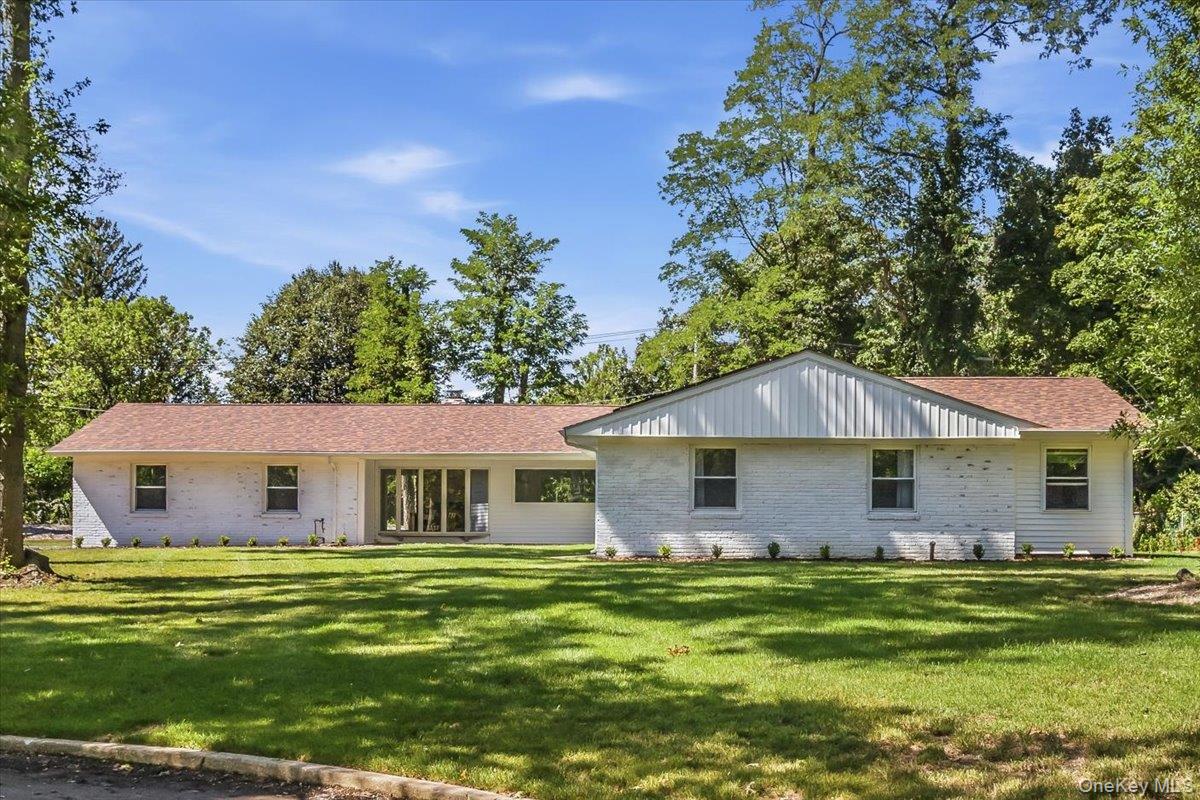 9 Empire Court, Dix Hills NY 11746