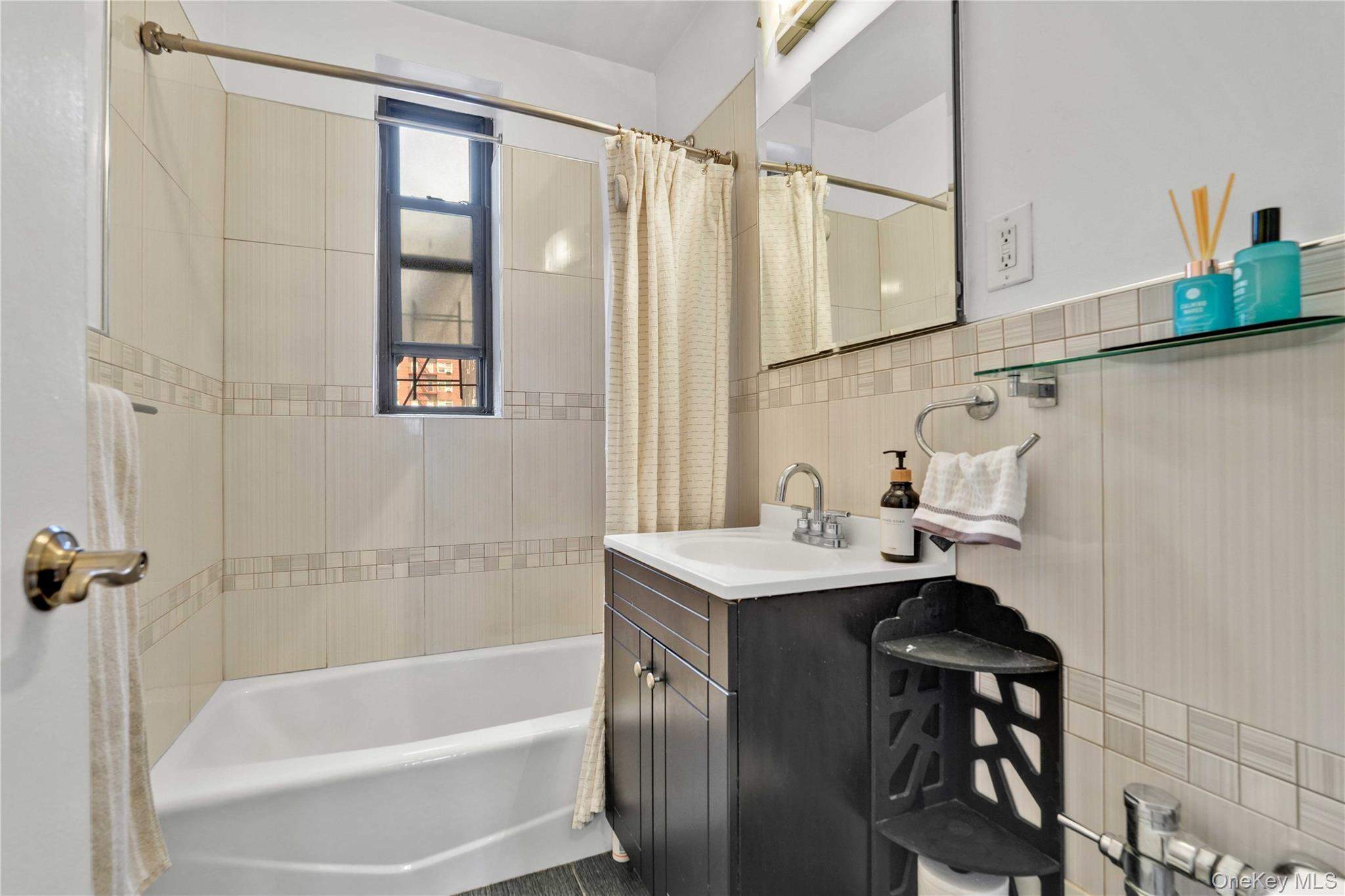 67-35 Yellowstone Boulevard Unit 4P, Forest Hills NY 11375