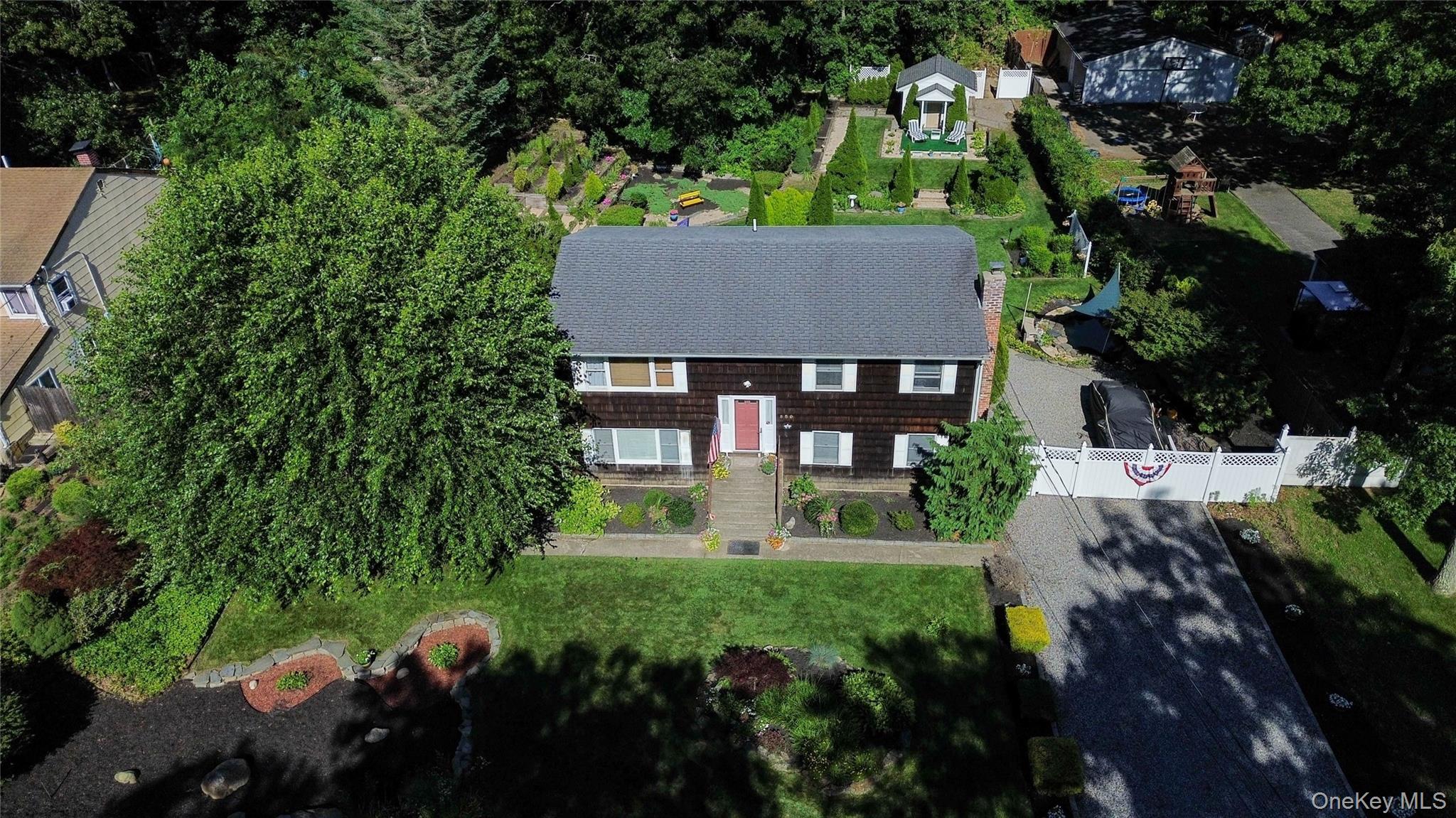 530 Boxwood Drive, Shirley NY 11967
