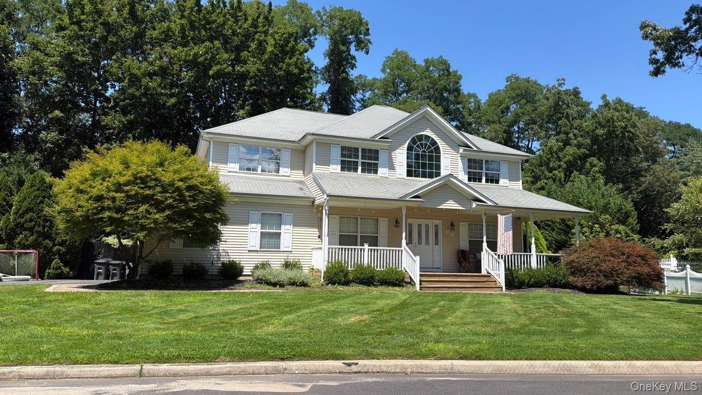 23 Flagpole Lane, East Setauket NY 11733