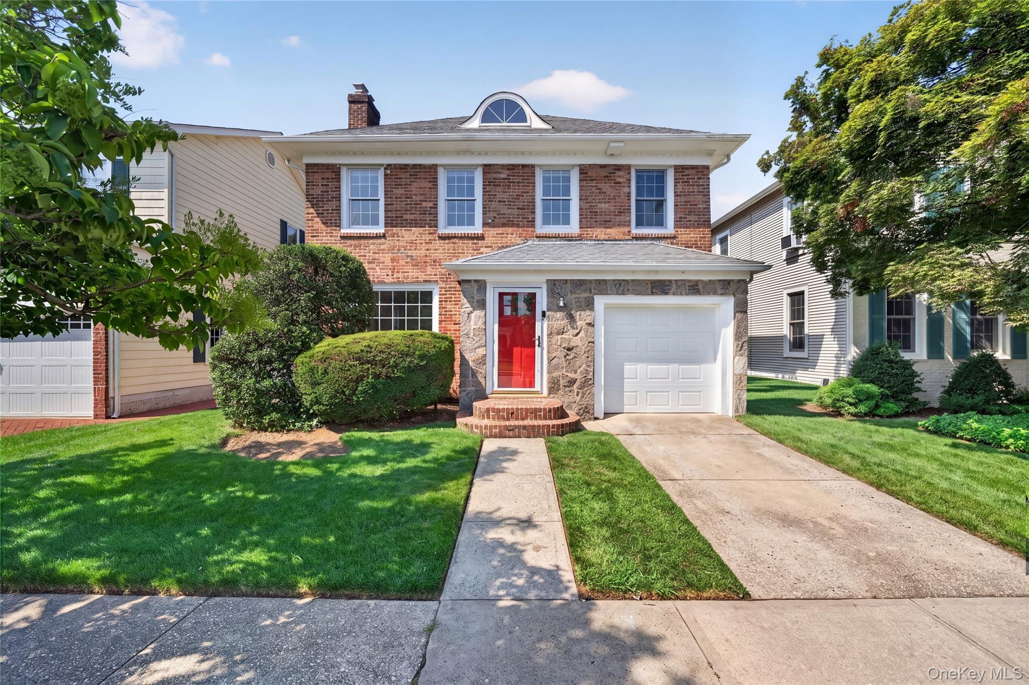 11 1st Place, Garden City NY 11530