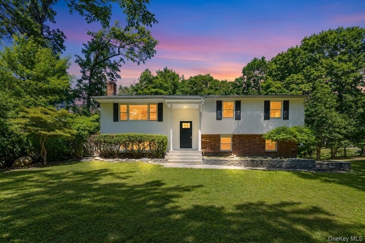 42 Noahs Path, Rocky Point NY 11778