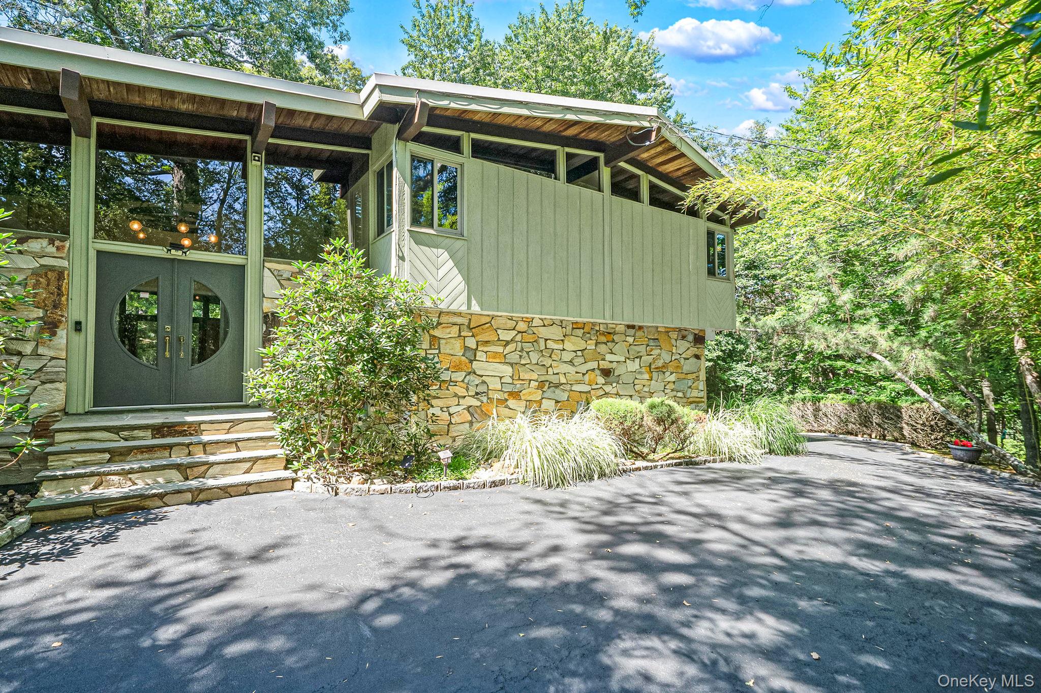 135 Oakside Drive, Smithtown NY 11787