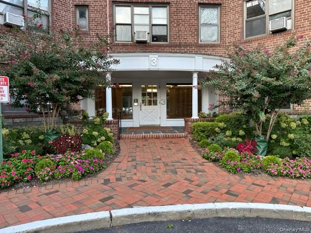 3 Townhouse Place Unit 3A, Great Neck NY 11021
