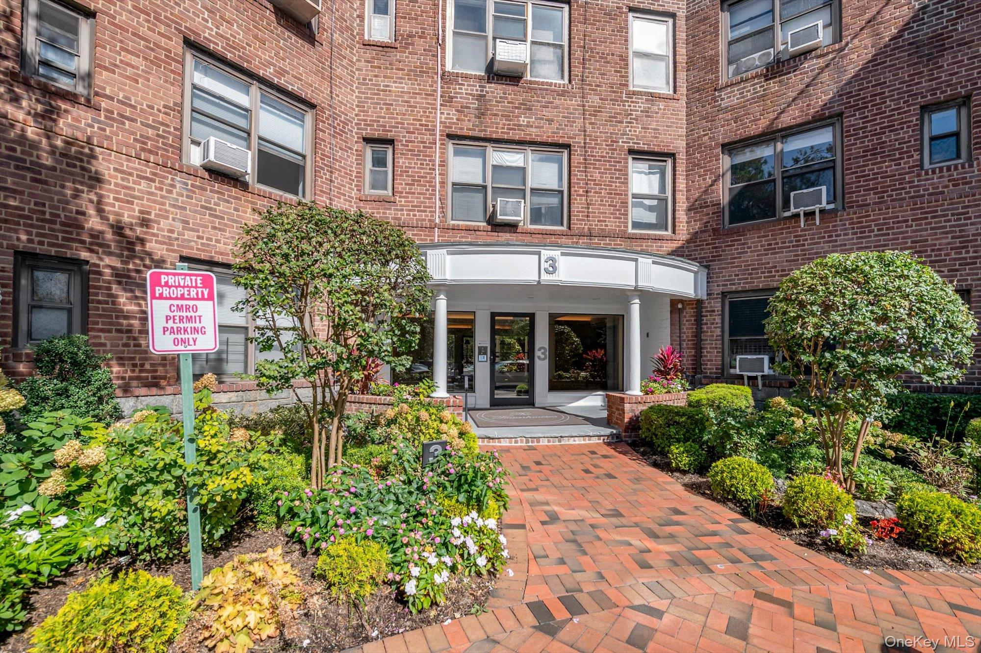 3 Townhouse Place Unit 3A, Great Neck NY 11021