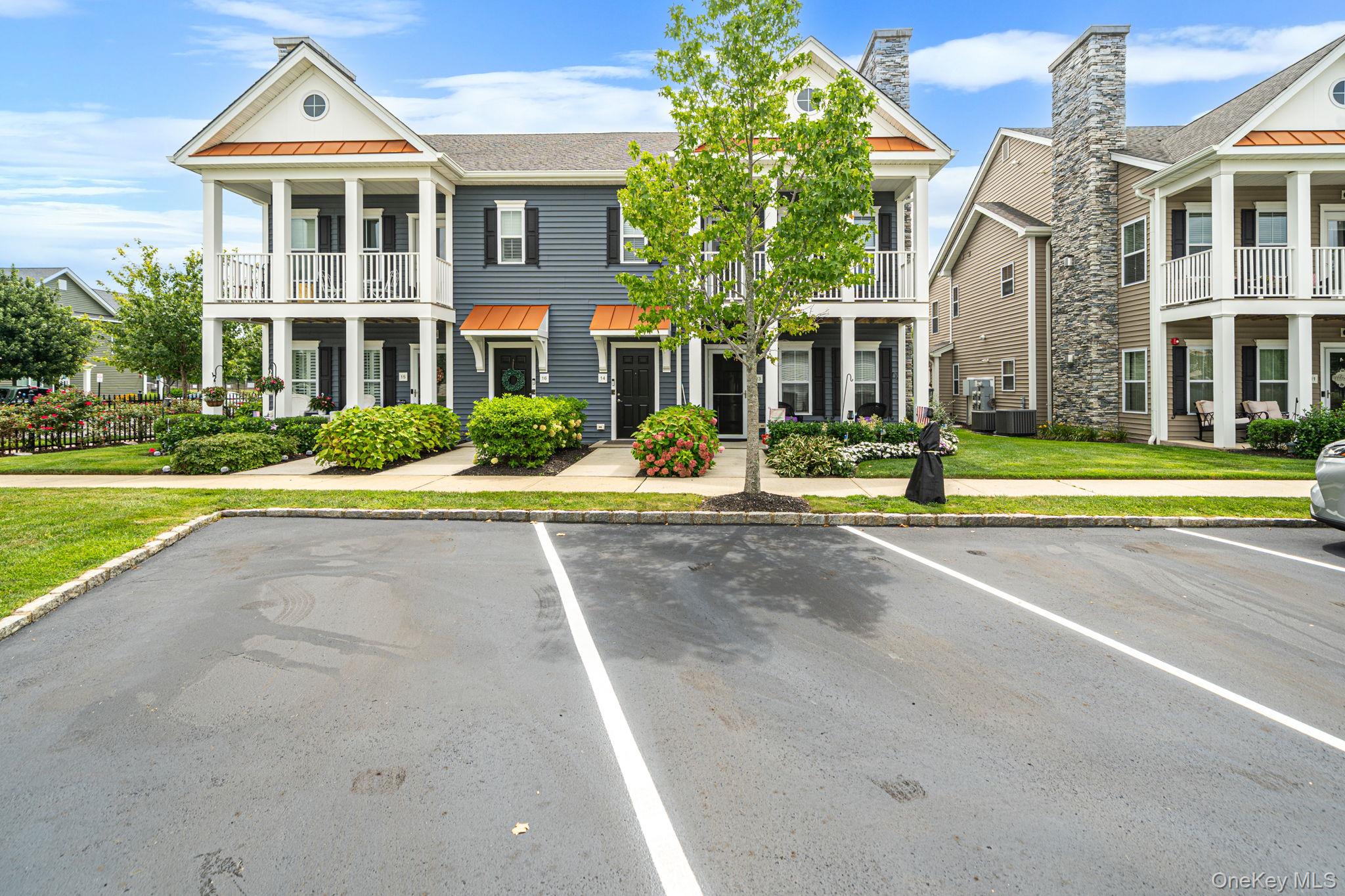 14 Park Drive S, East Islip NY 11730