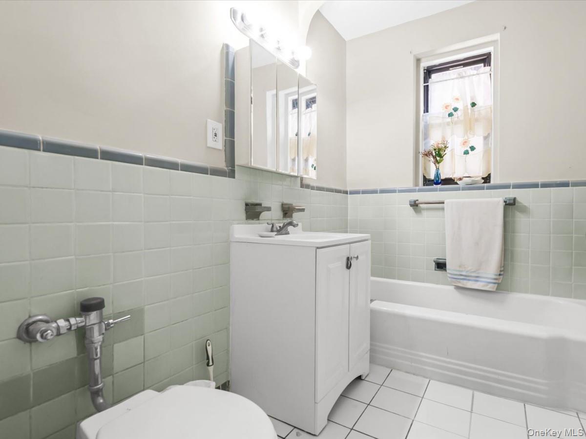 69-10 Yellowstone Boulevard Unit 202, Forest Hills NY 11375