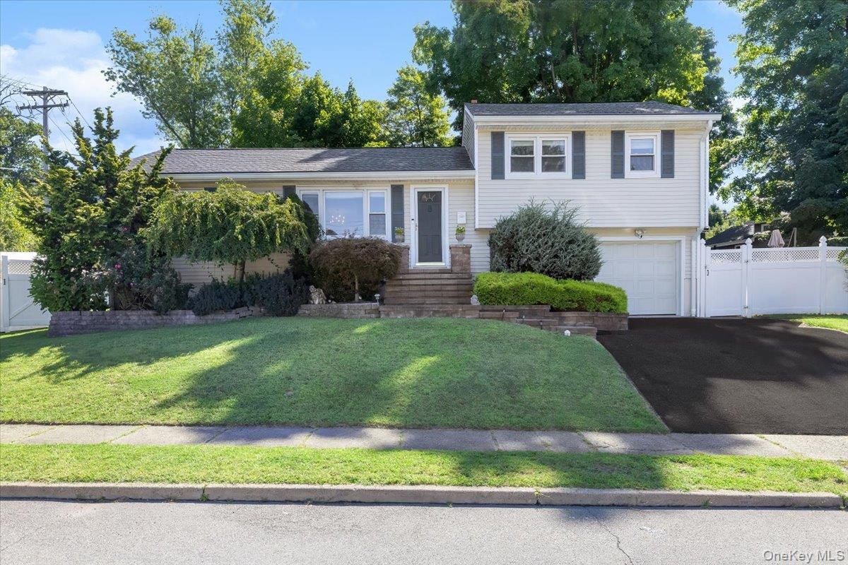 8 Foxwood Avenue, Suffern NY 10901