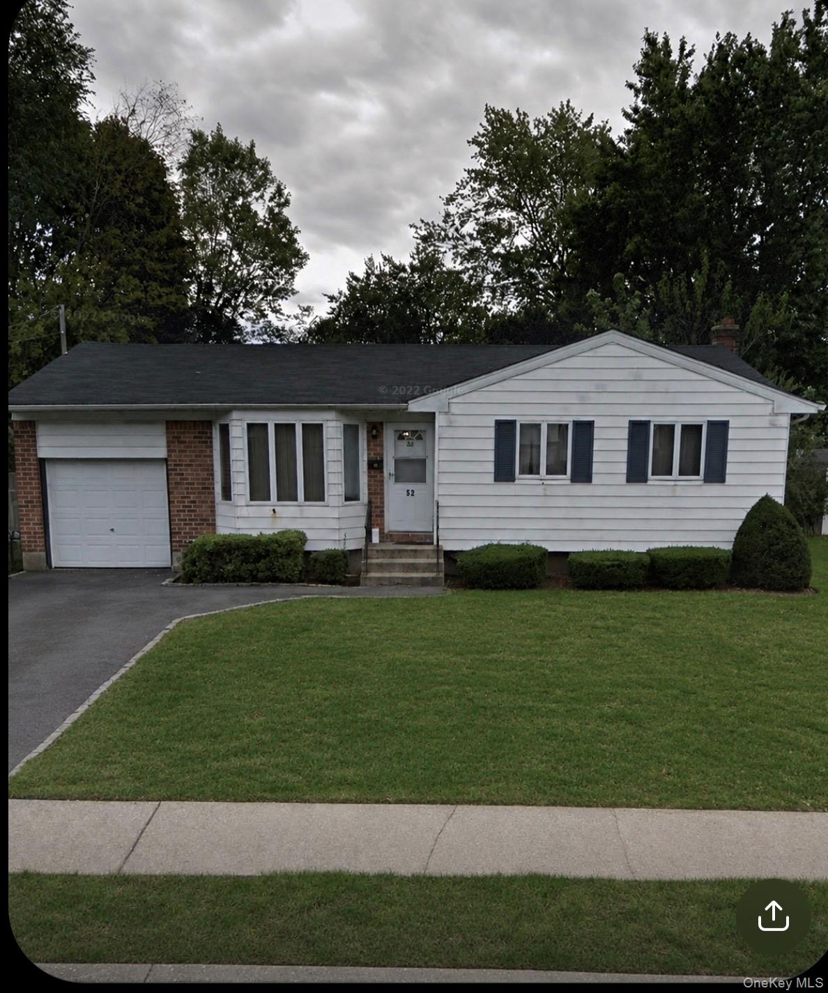 52 Headline Road, Deer Park NY 11729
