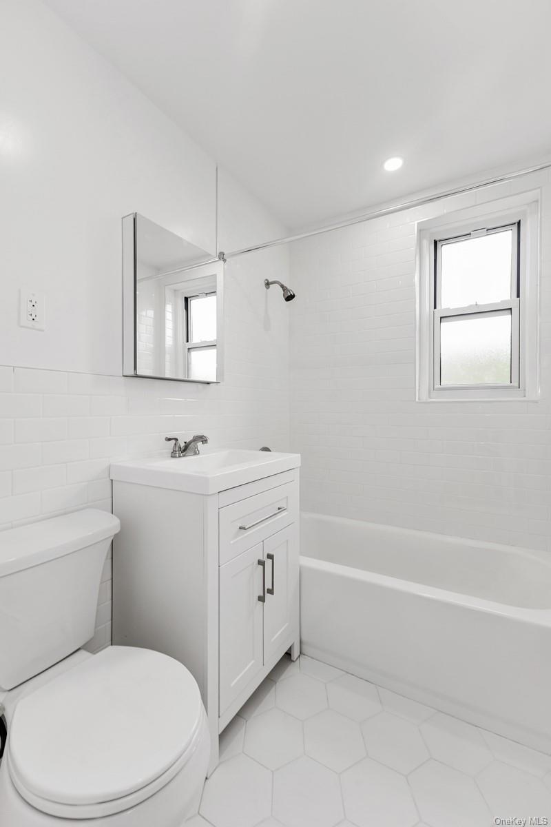66-33 Yellowstone Boulevard Unit 5D, Forest Hills NY 11375