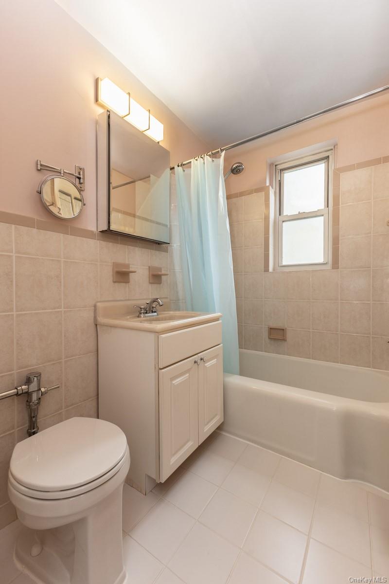 66-33 Yellowstone Boulevard Unit 5B, Forest Hills NY 11375