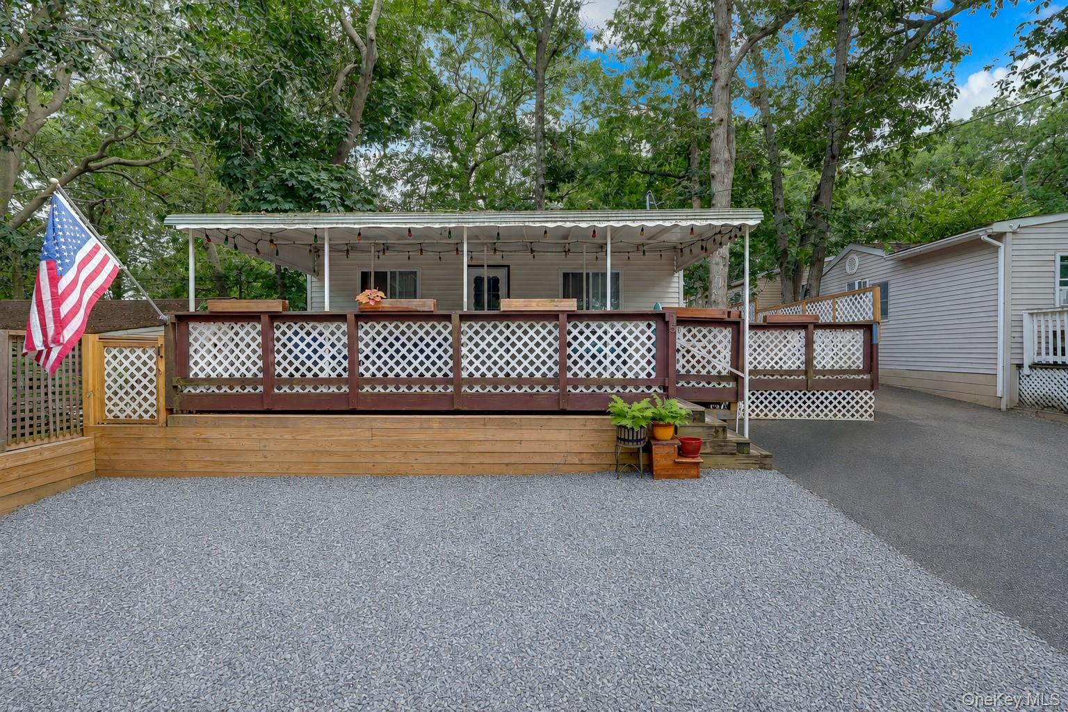 15 Cottage Road, Baiting Hollow NY 11933