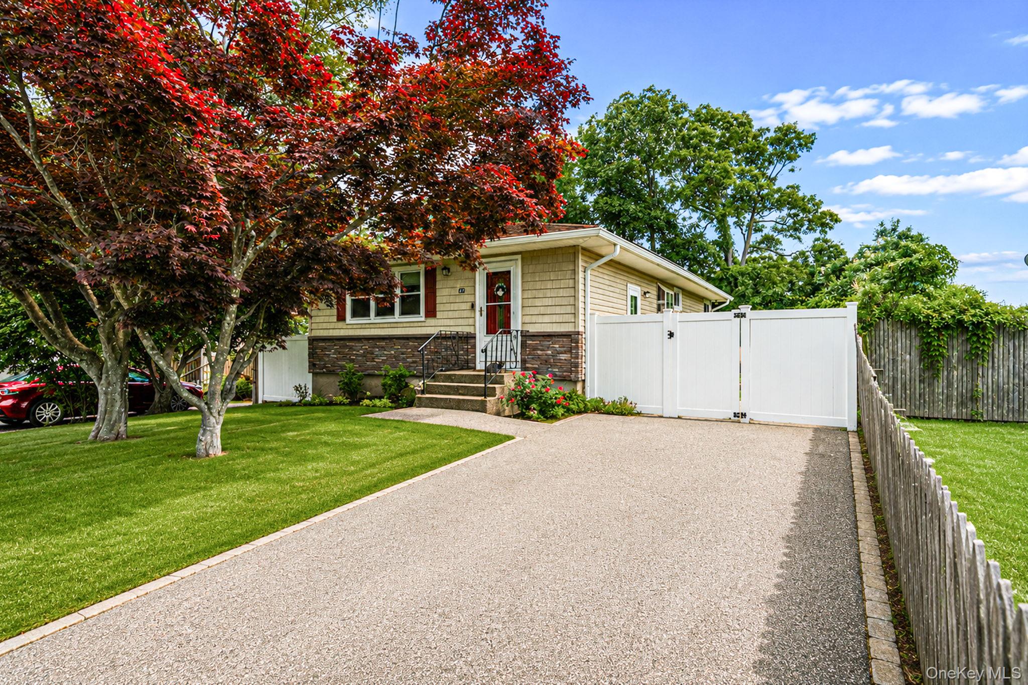 24 trafalgar Drive, Shirley NY 11967