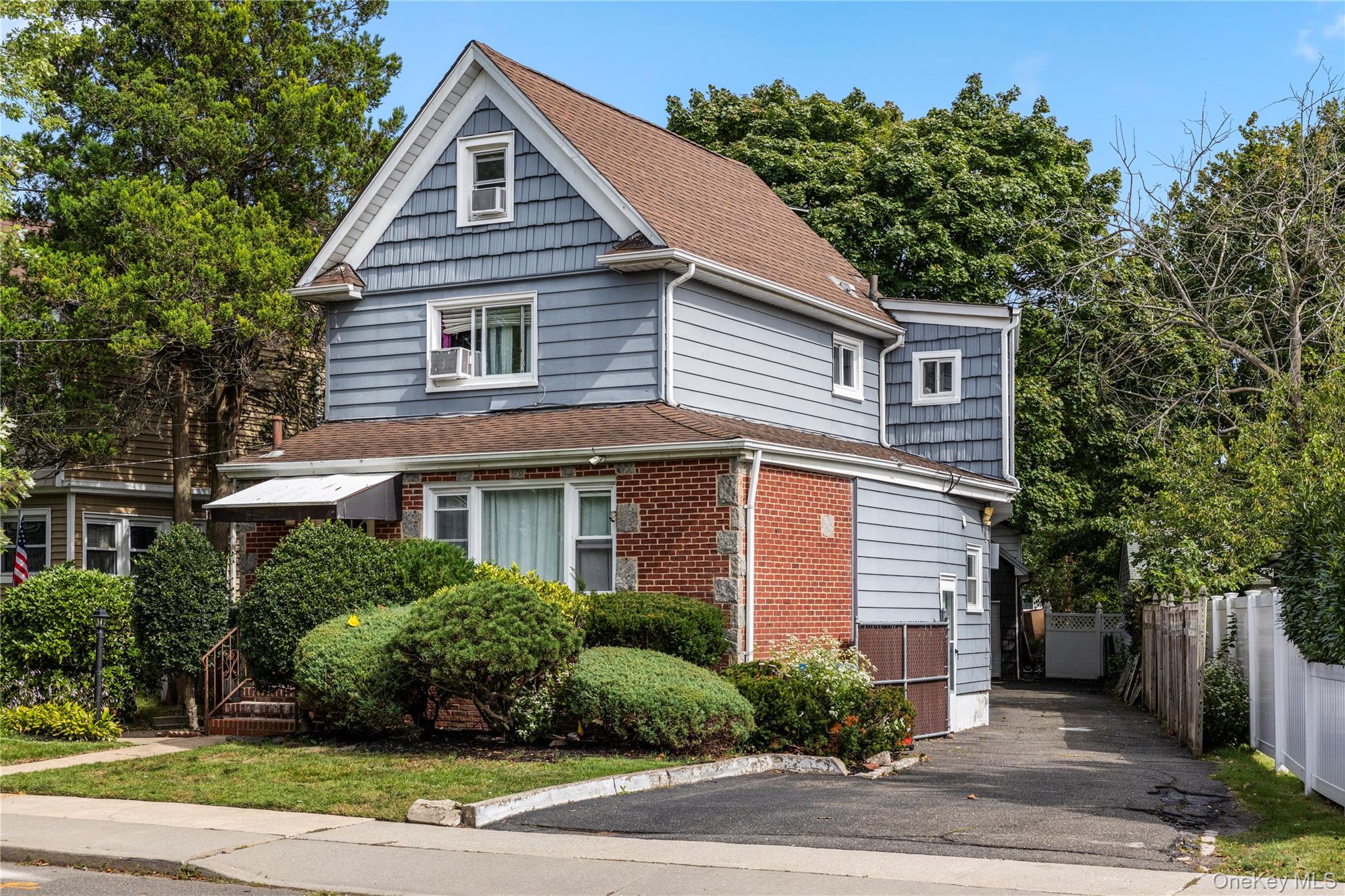 14 Chestnut Street, Lynbrook NY 11563