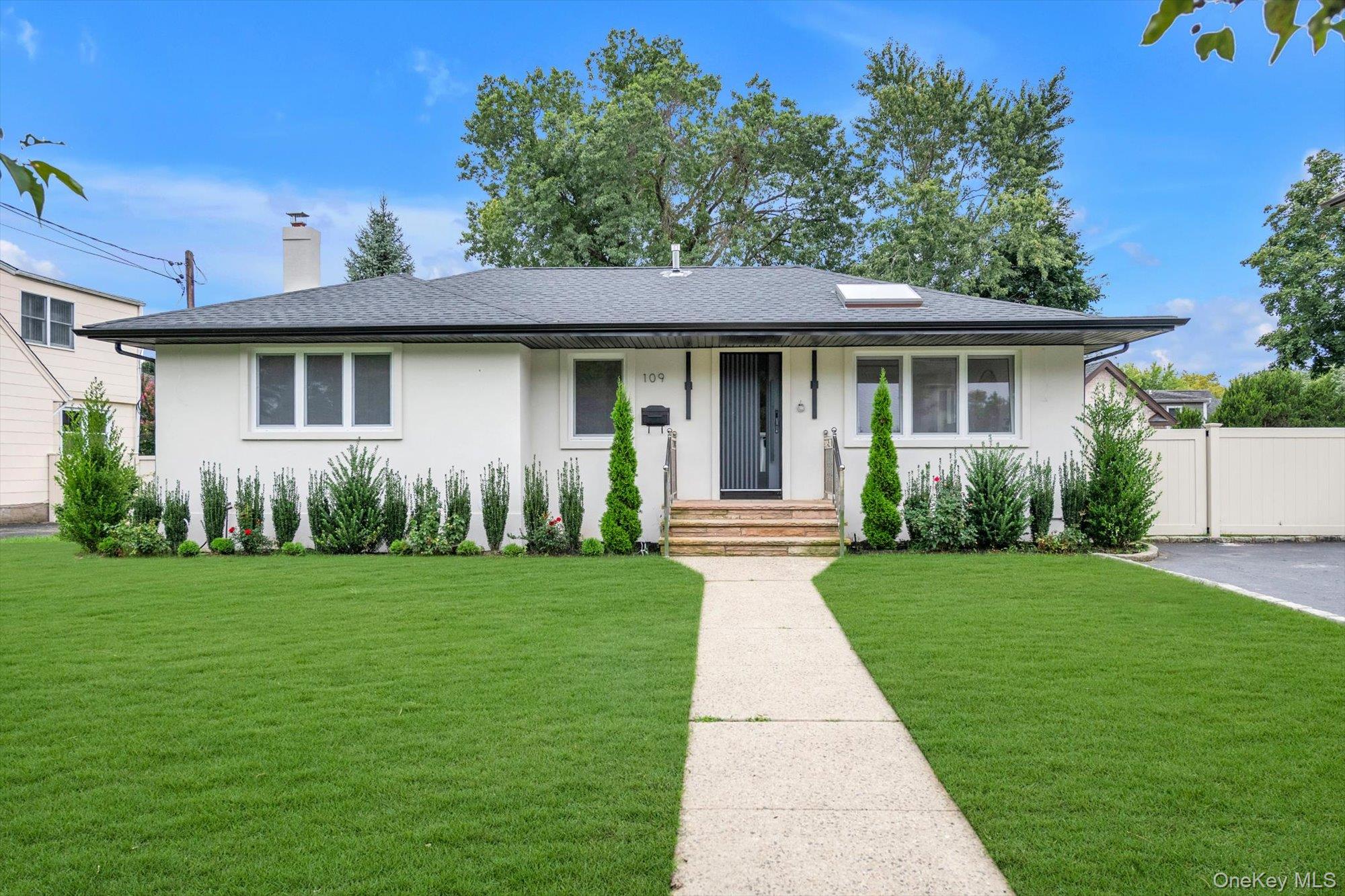 109 Nassau Drive, Albertson NY 11507