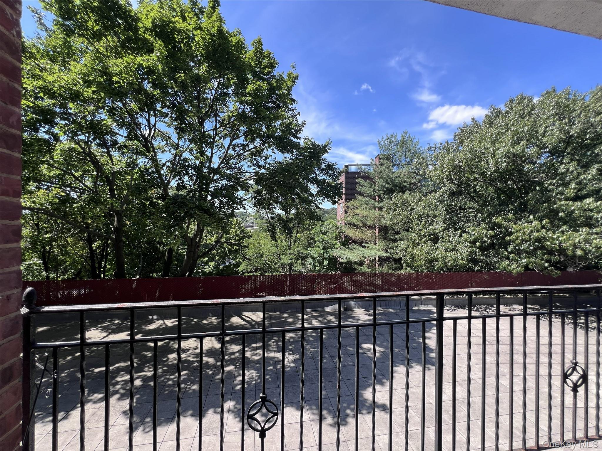 280 Collins Avenue Unit 2B, Fleetwood NY 10552