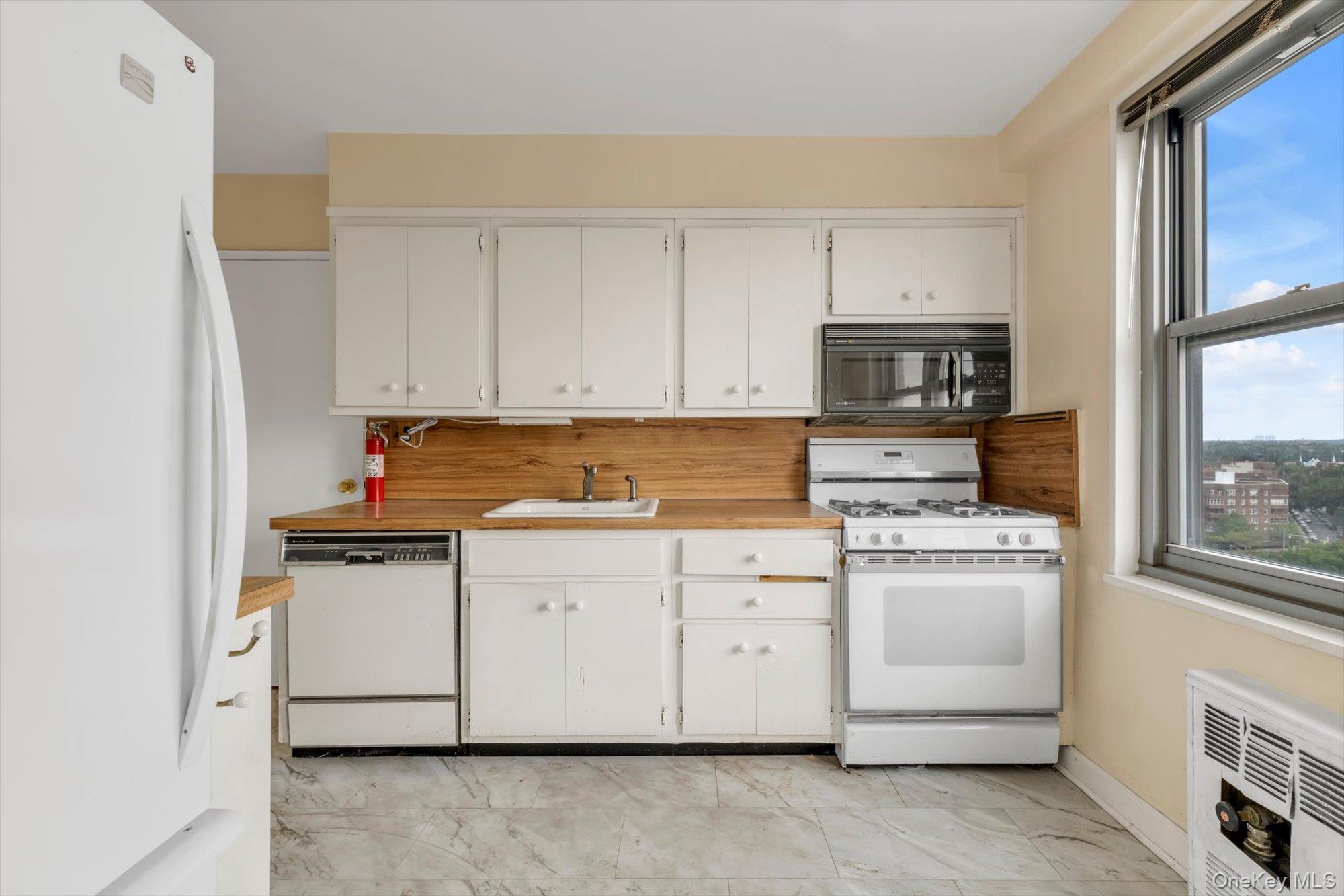 70-25 Yellowstone Boulevard Unit 14H, Forest Hills NY 11375