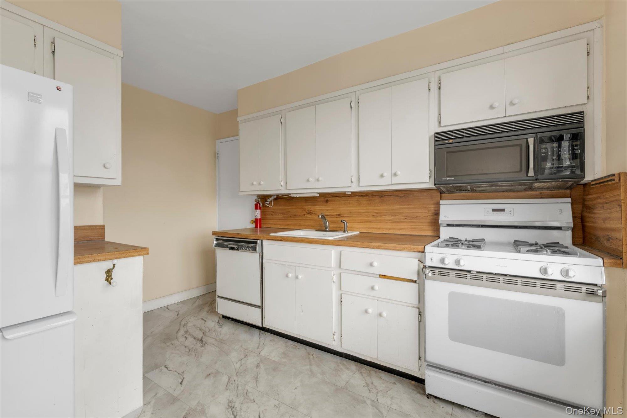 70-25 Yellowstone Boulevard Unit 14H, Forest Hills NY 11375
