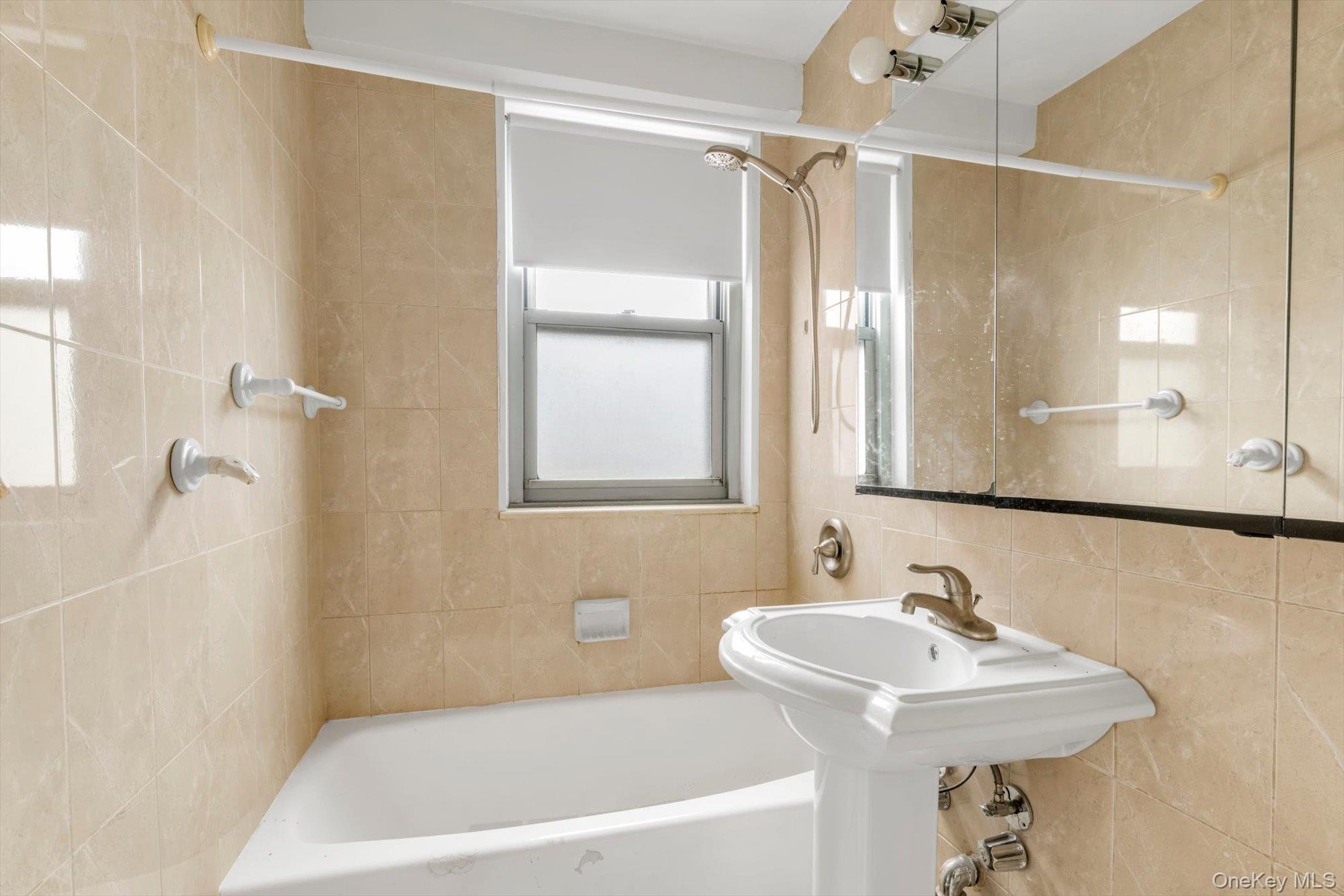70-25 Yellowstone Boulevard Unit 14H, Forest Hills NY 11375