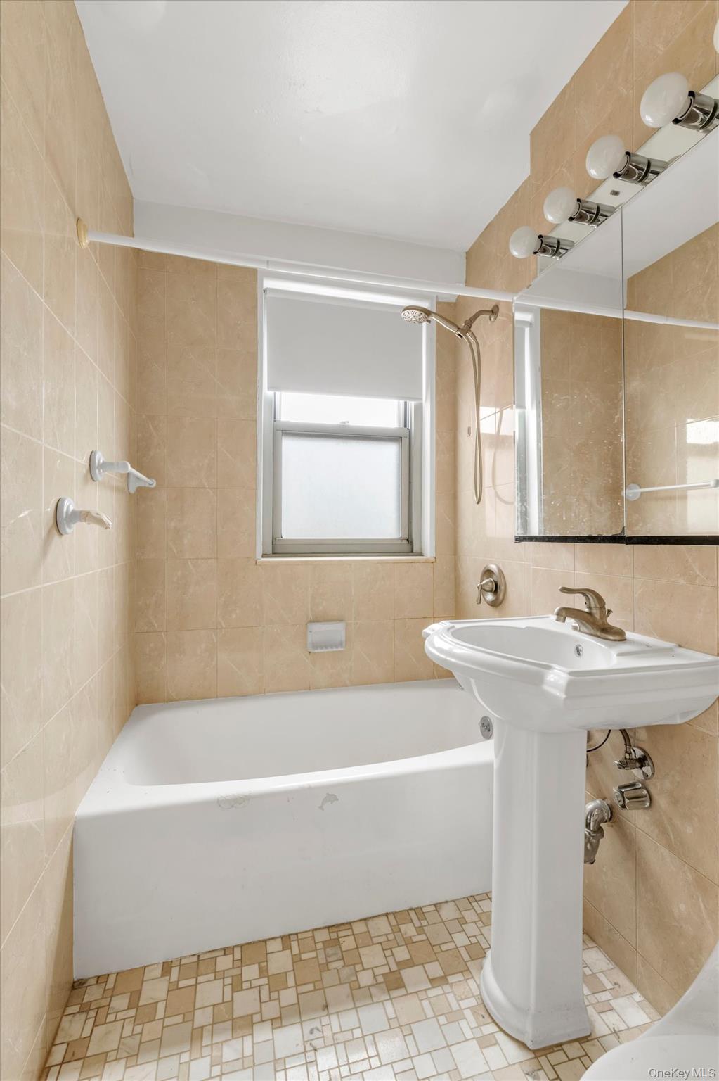 70-25 Yellowstone Boulevard Unit 14H, Forest Hills NY 11375