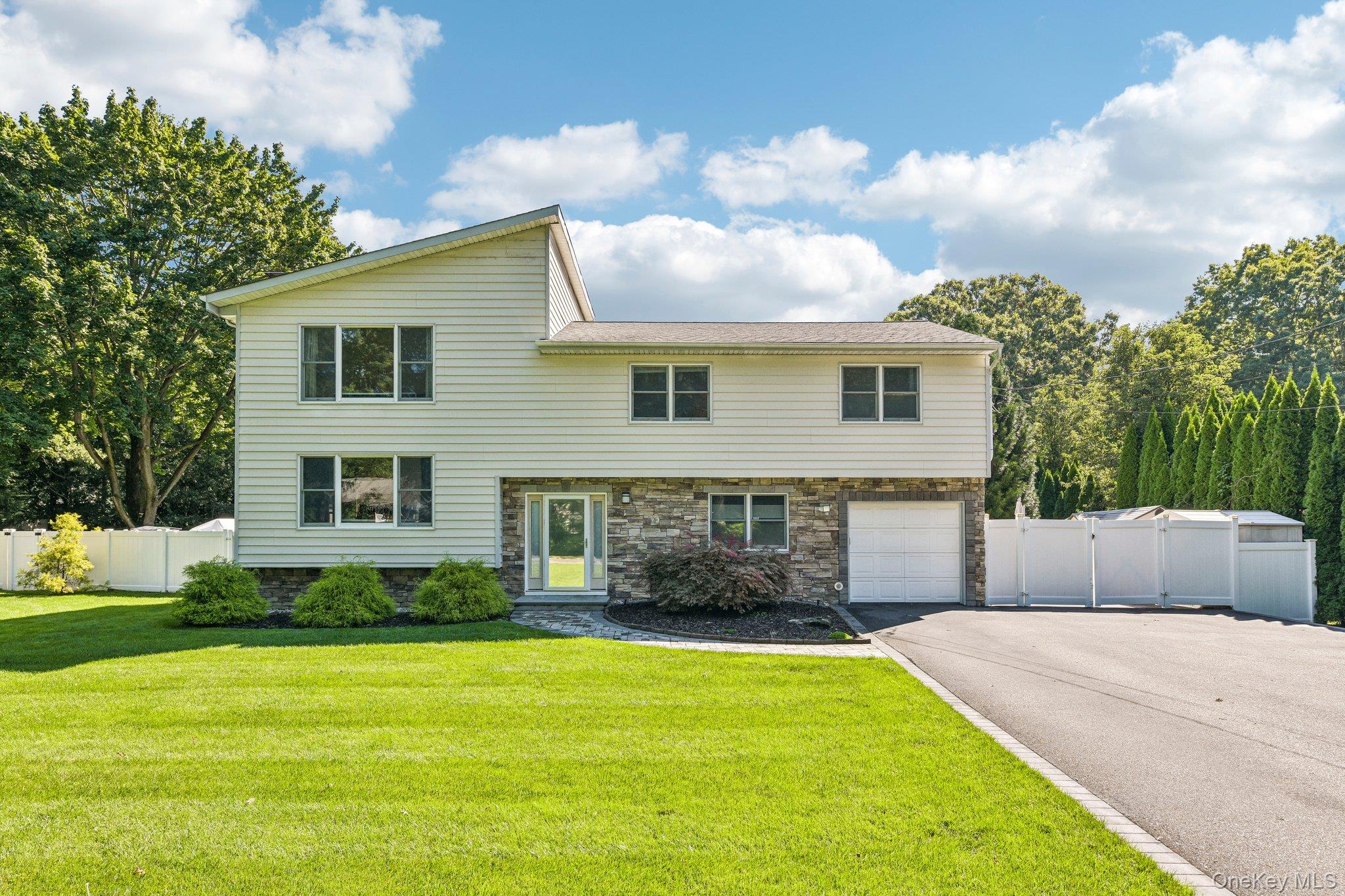 129 Jefferson Avenue, Saint James NY 11780