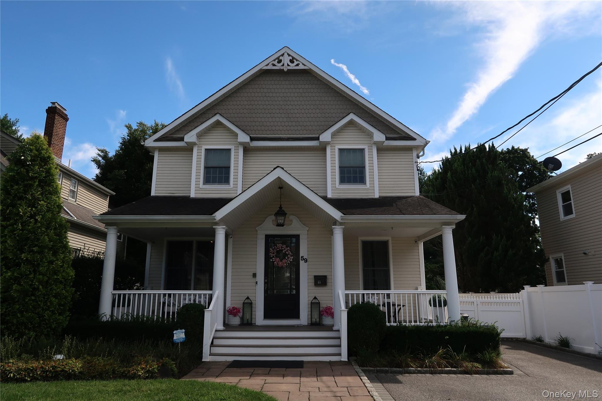 59 Meadowbrook Road, Syosset NY 11791