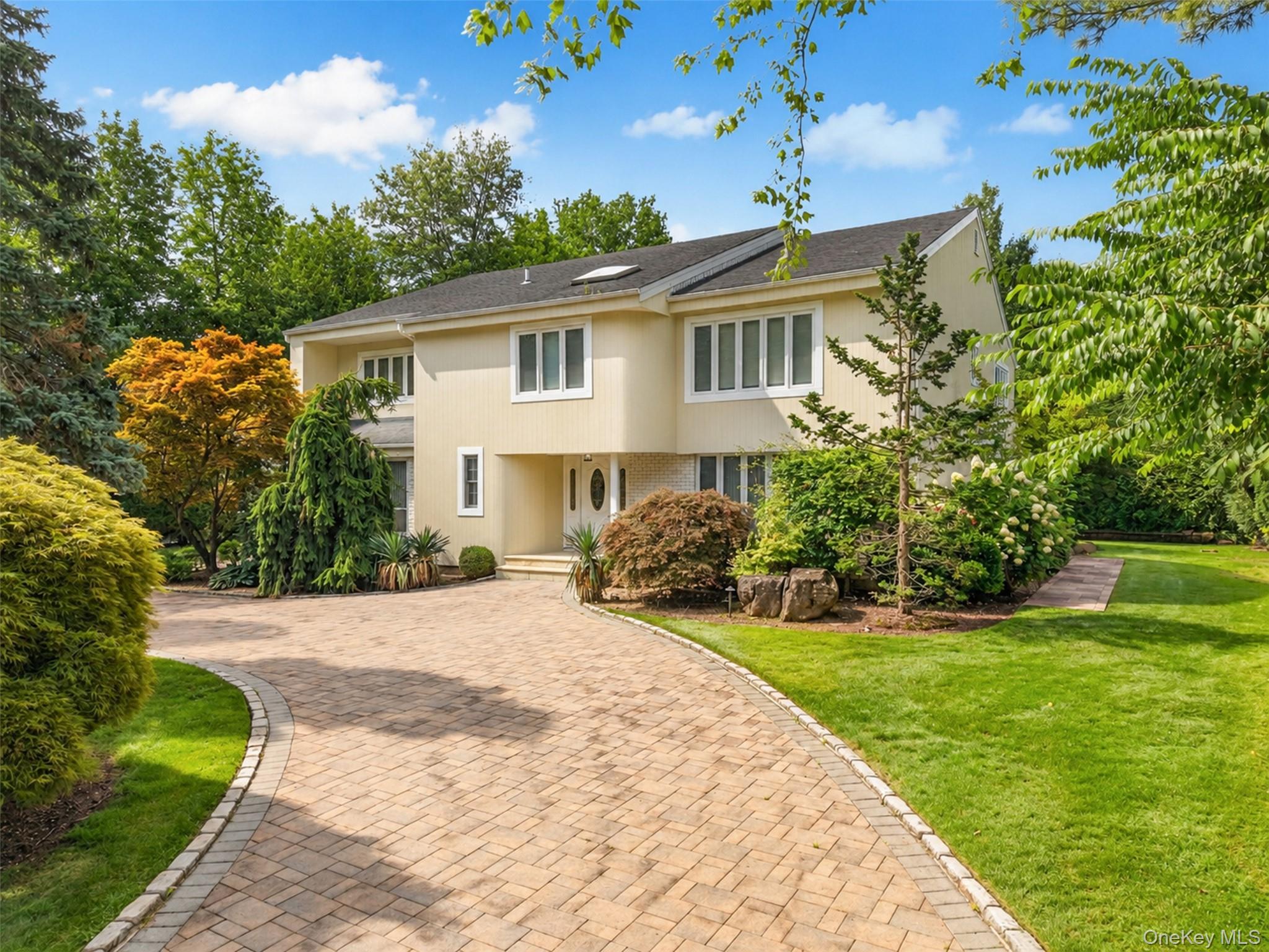 40 Bristol Drive, Manhasset NY 11030