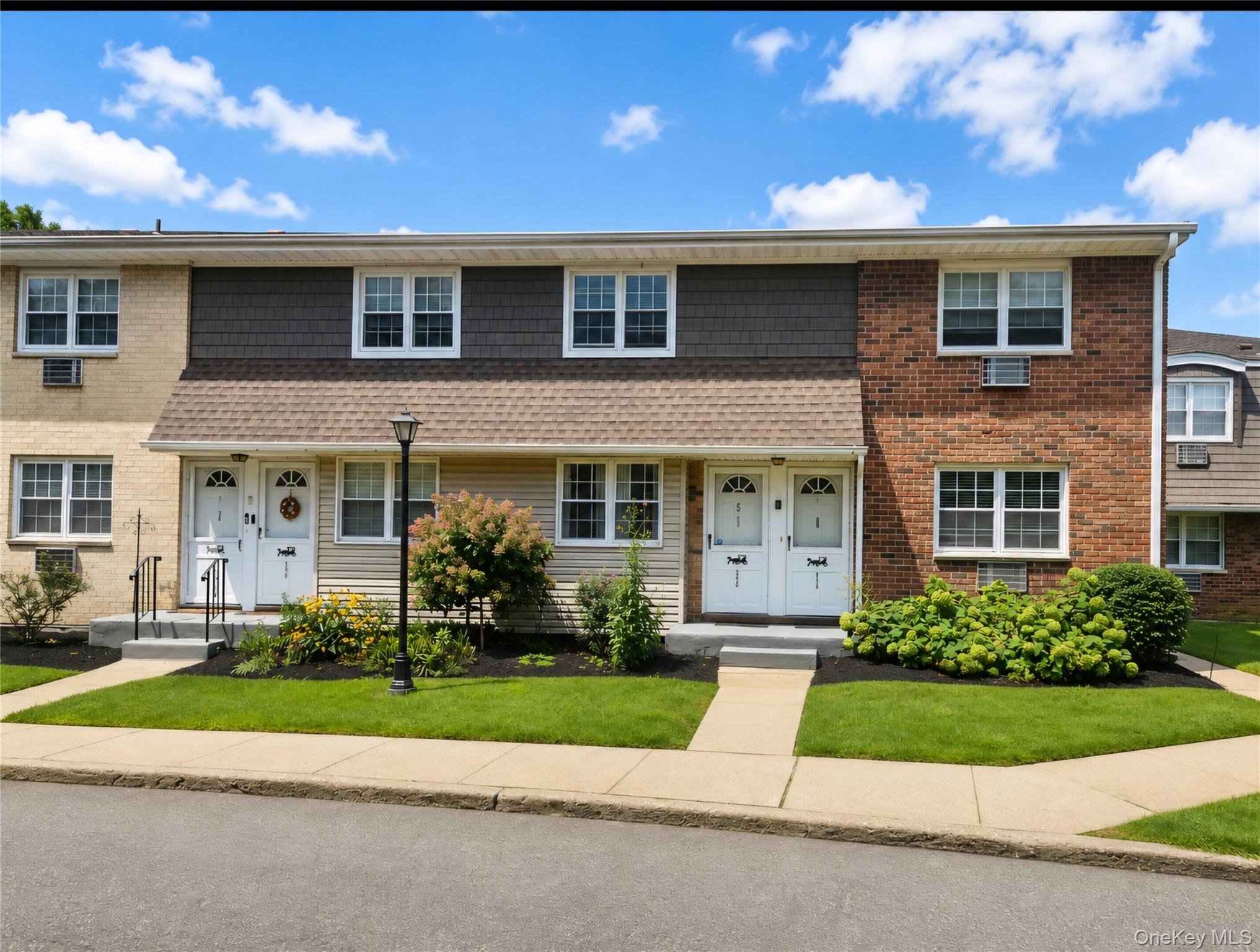 5218 Wilshire Lane Unit 5218, Oakdale NY 11769