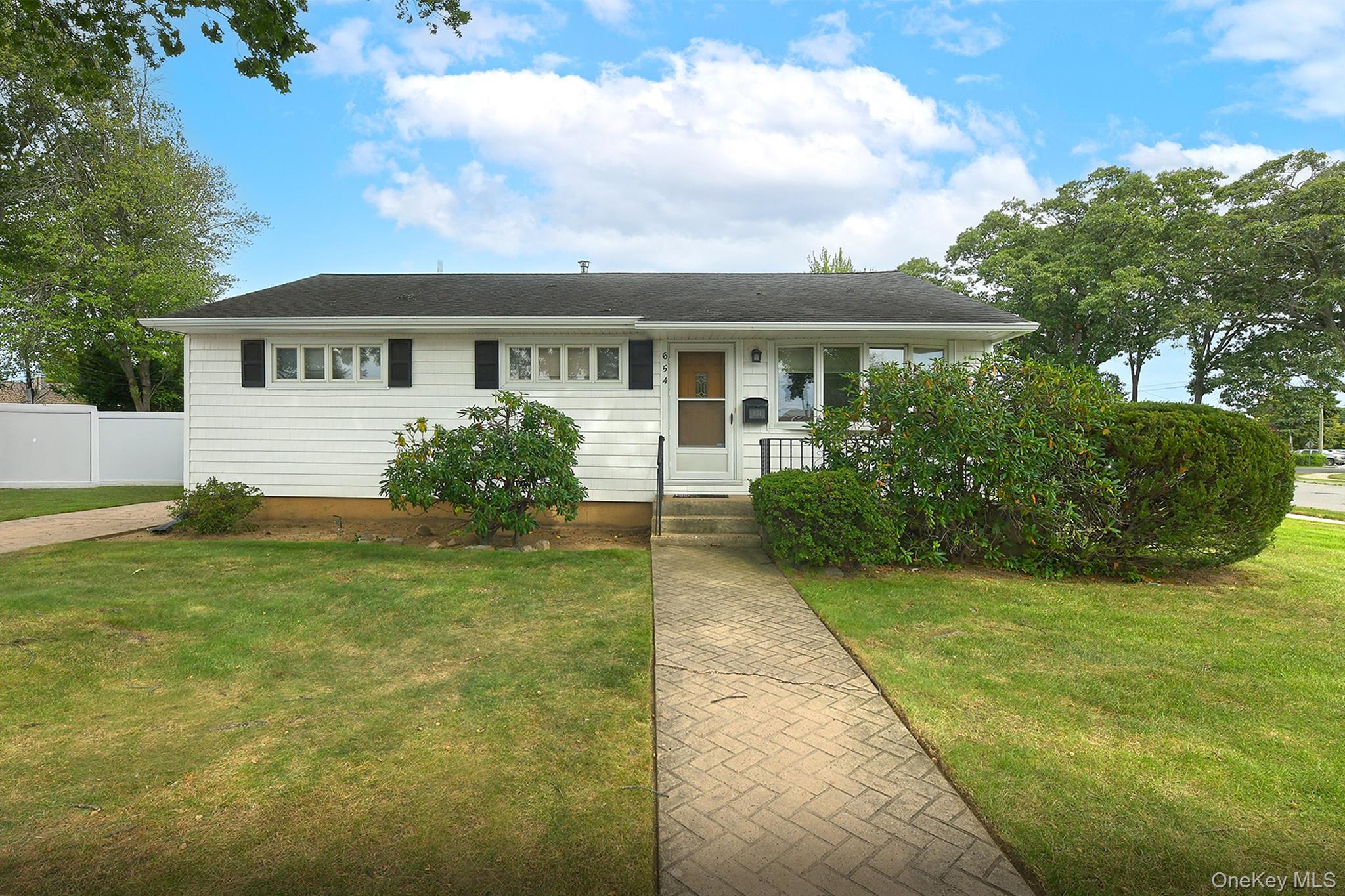 654 Carlyle Avenue, Franklin Square NY 11010