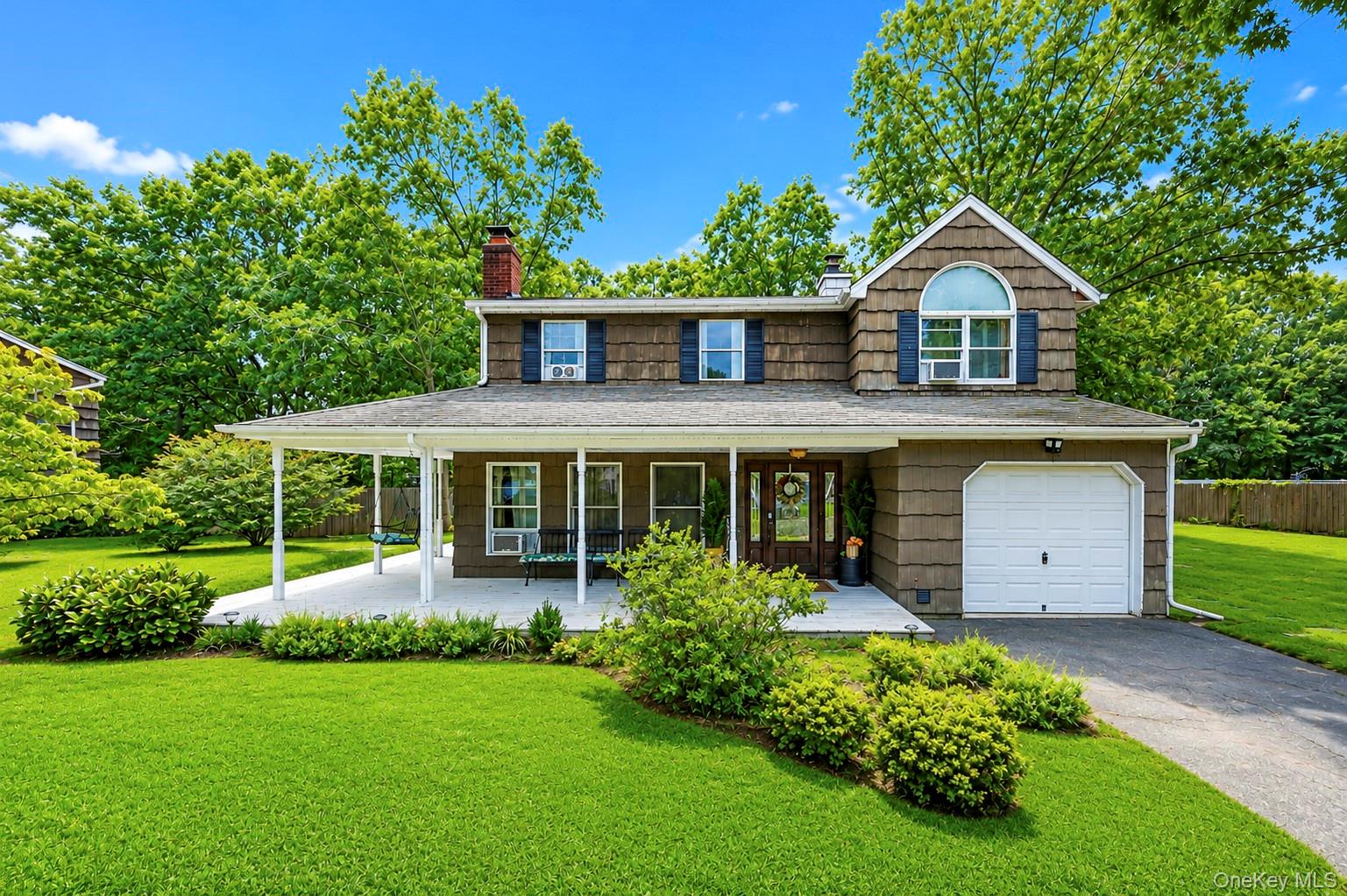 21 Hope Court, Selden NY 11784