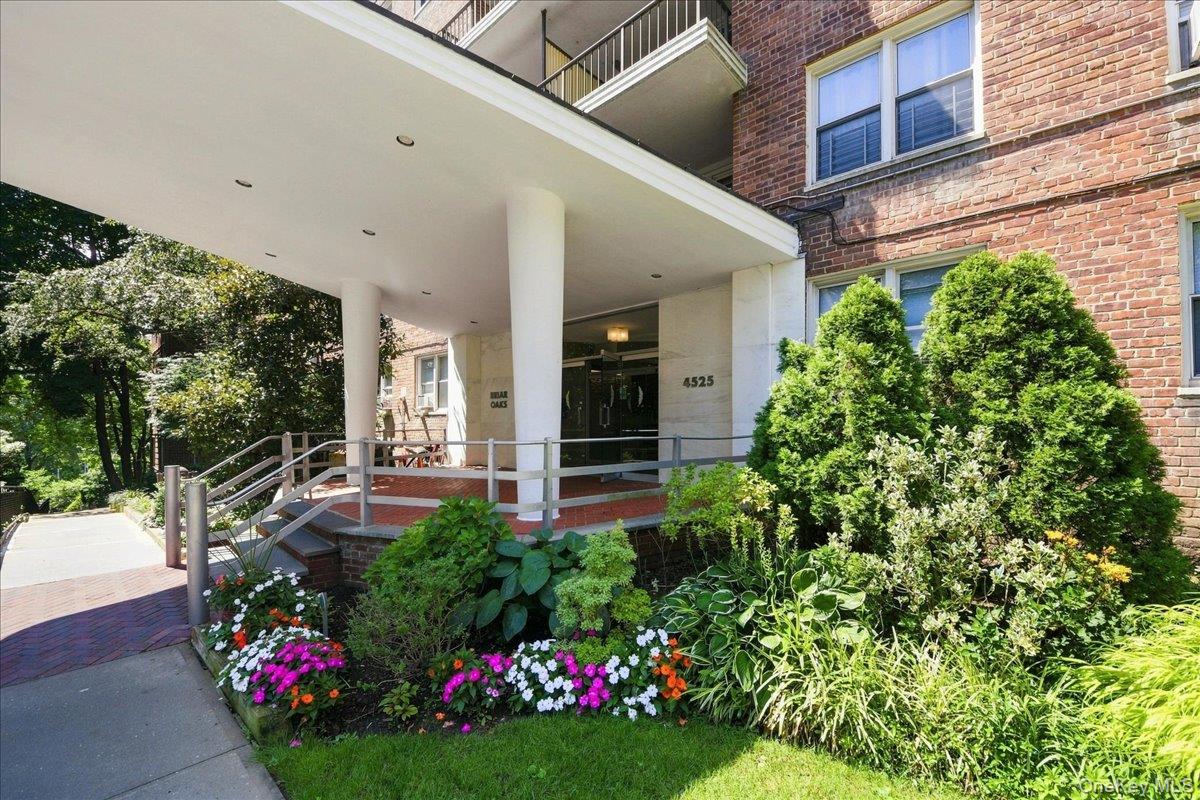 4525 Henry Hudson Parkway Unit B1212, Bronx NY 10471