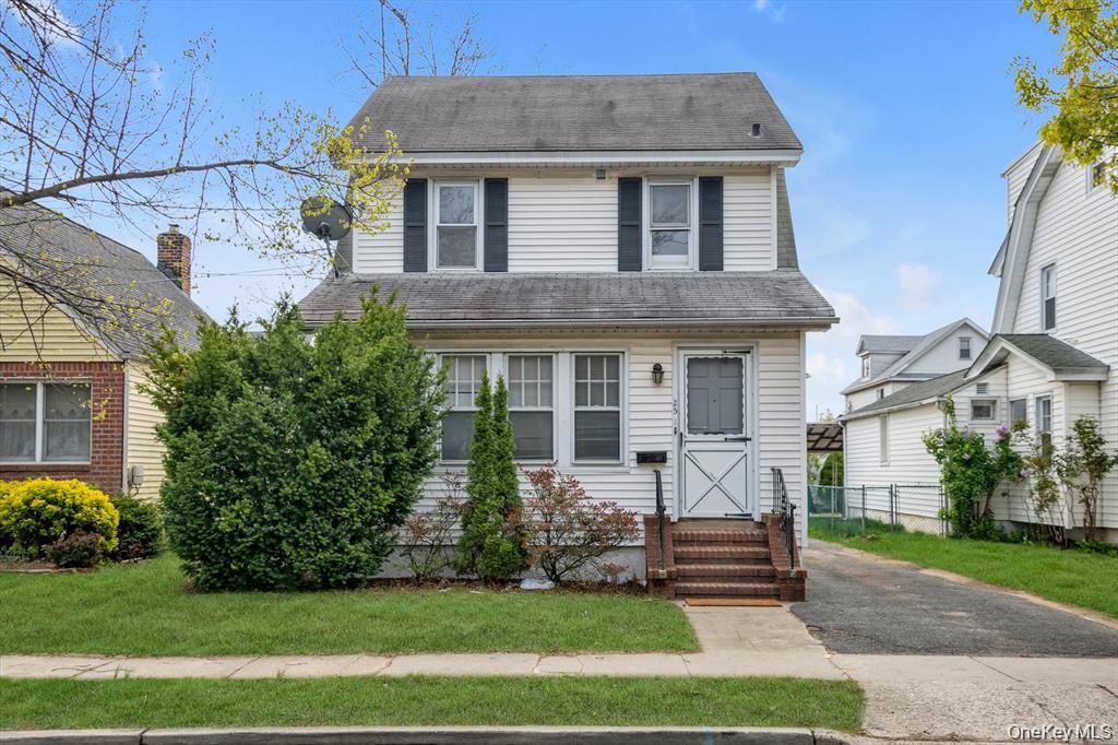25 N 12th Street, New Hyde Park NY 11040